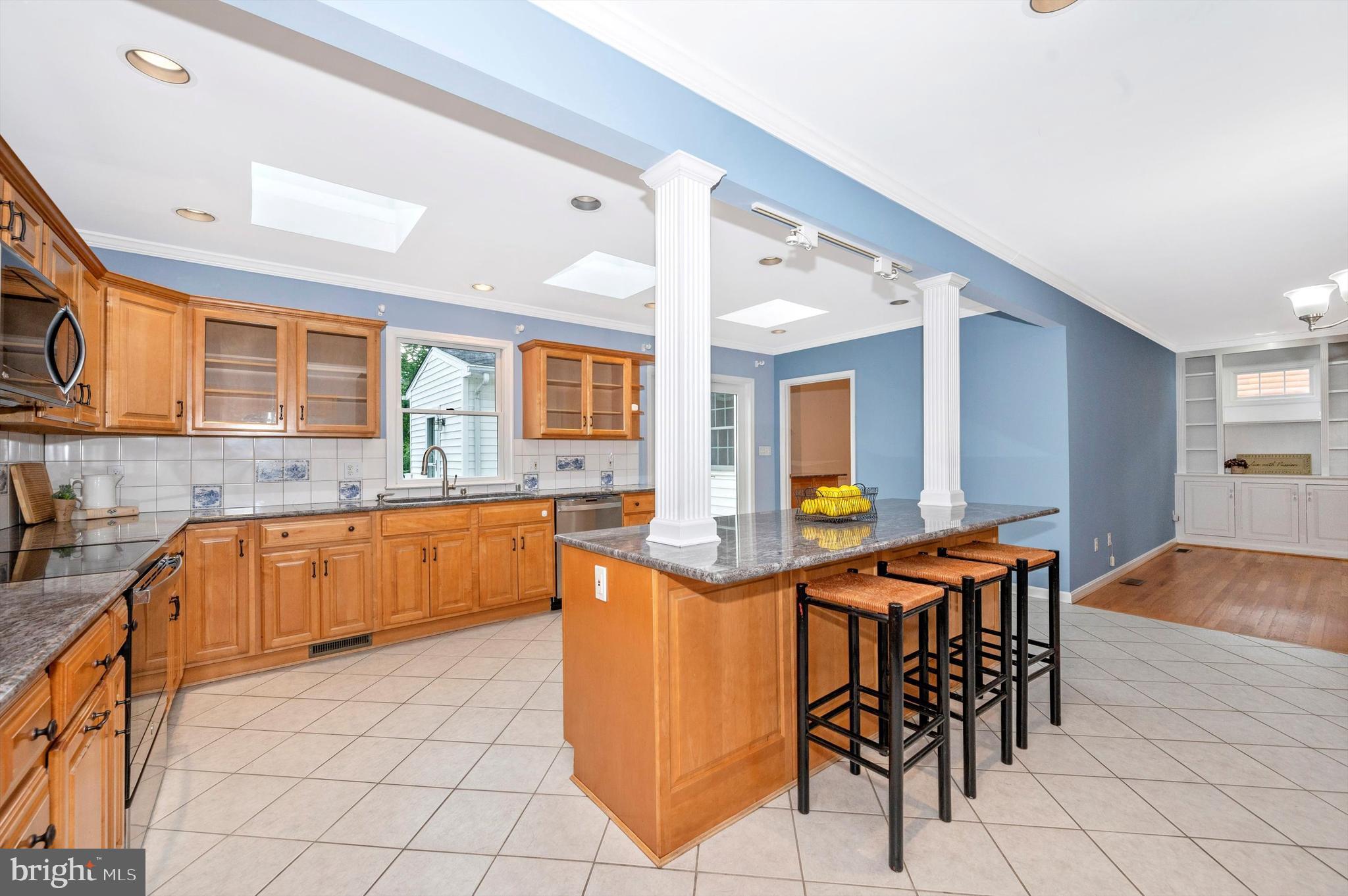 POOLESVILLE OUTSIDE - Residential