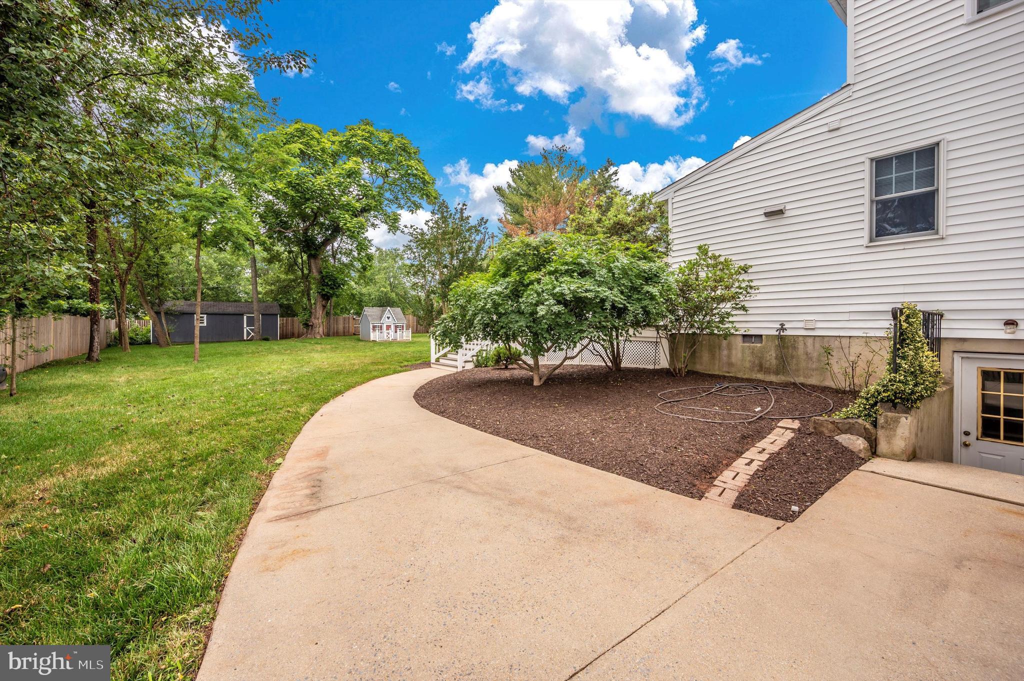 POOLESVILLE OUTSIDE - Residential