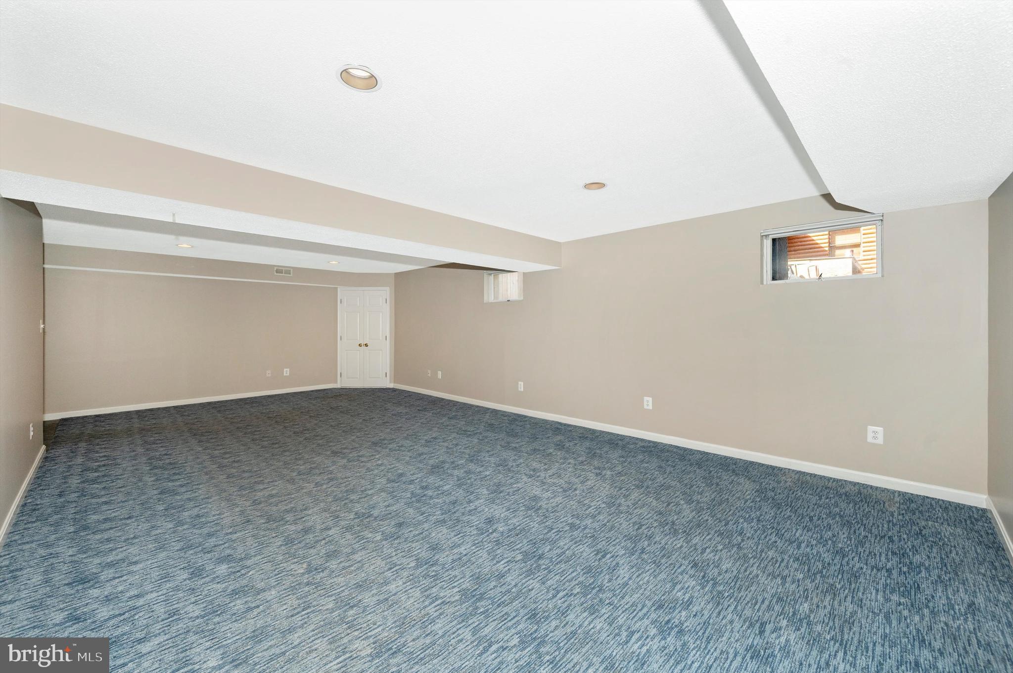 POOLESVILLE OUTSIDE - Residential