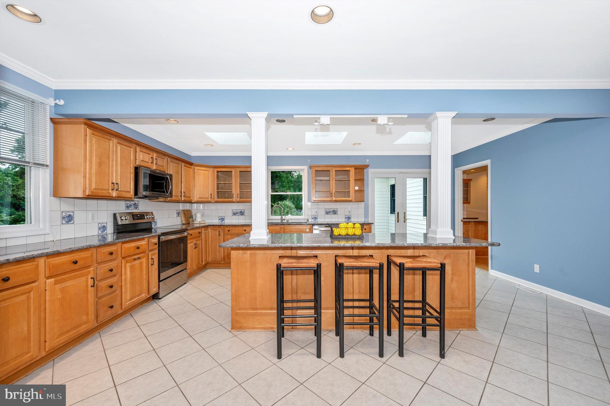 POOLESVILLE OUTSIDE - Residential