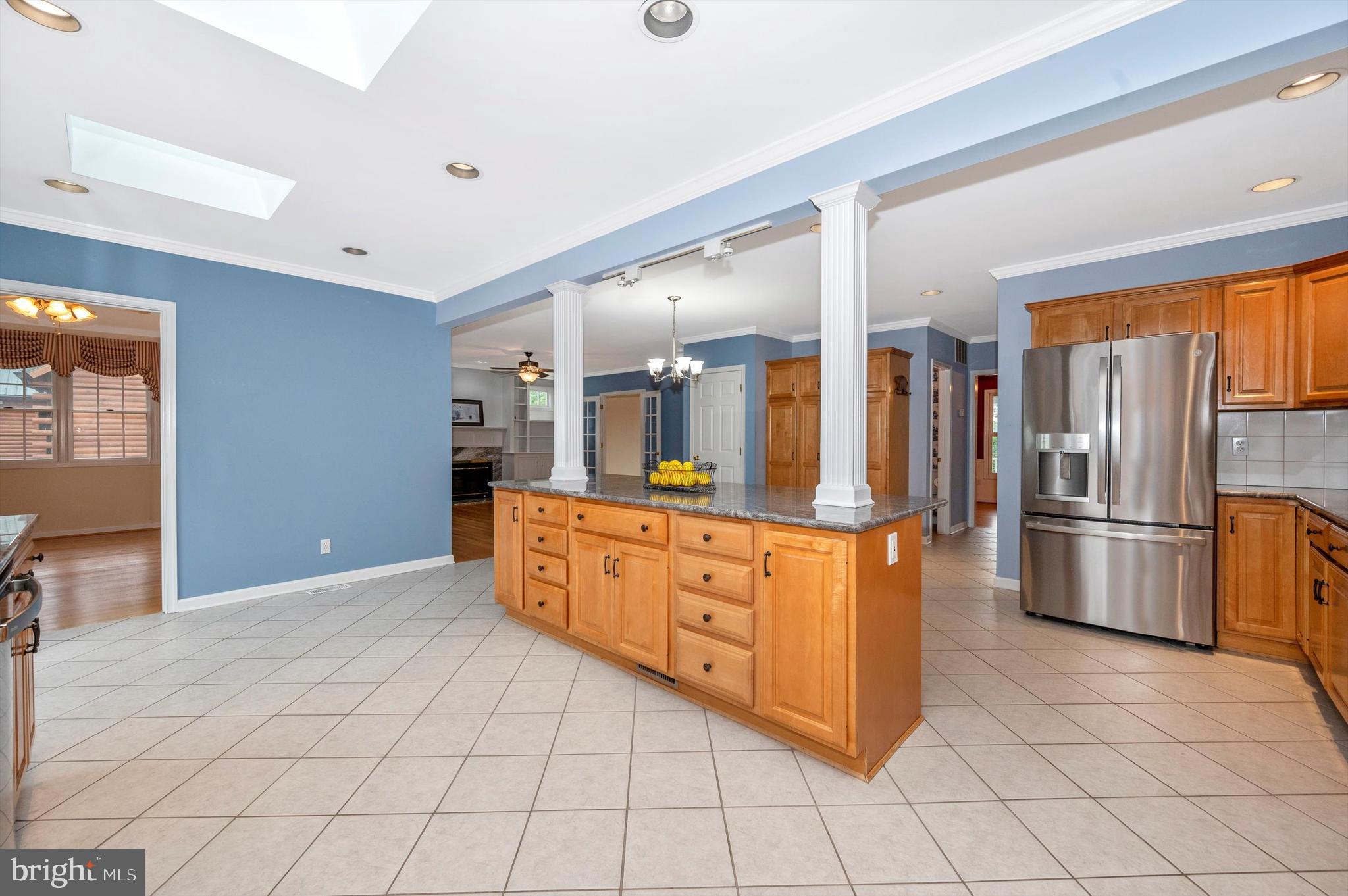 POOLESVILLE OUTSIDE - Residential