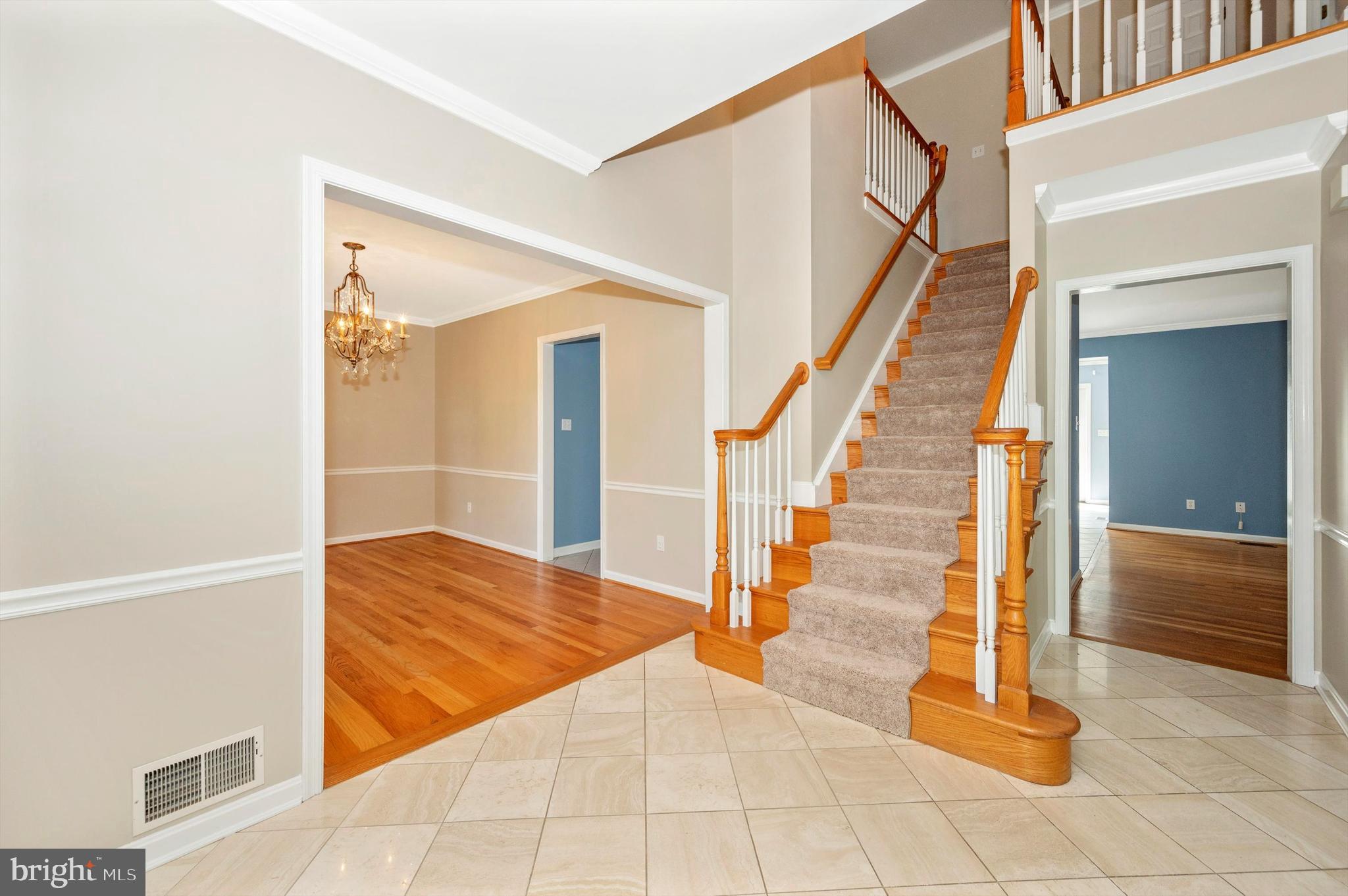 POOLESVILLE OUTSIDE - Residential