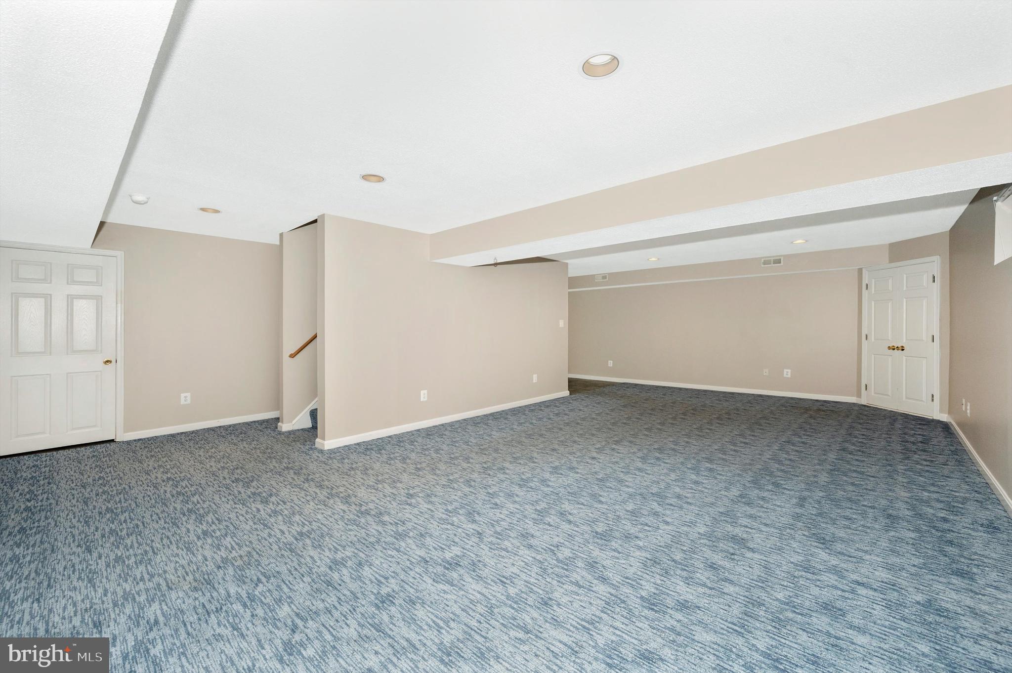 POOLESVILLE OUTSIDE - Residential