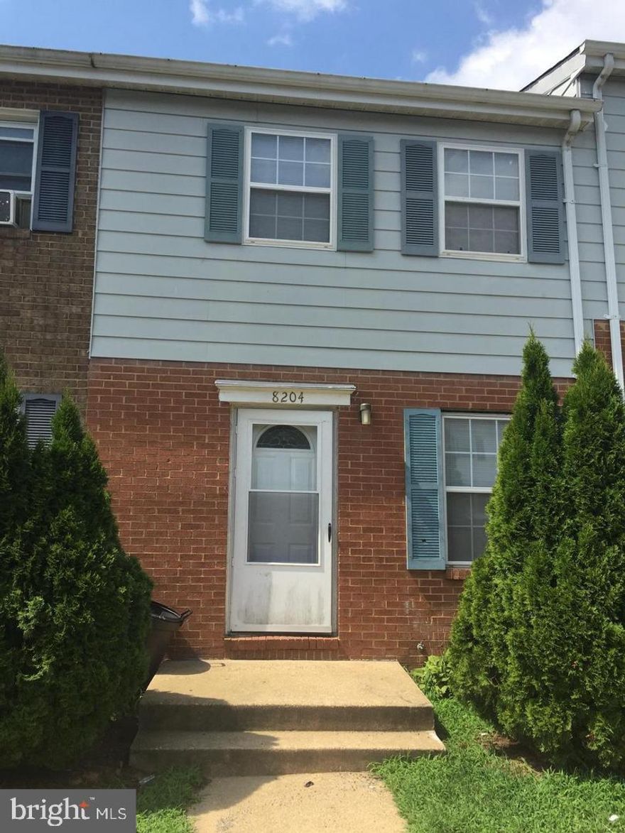 3 finish level town house * 3 bedrooms, 2 full bath home with a   kitchen* appliances *  great floor plan* fence back yard* House selling as is * Very close  to Ft  MEADE,   NSA,    Arundel mills mall.