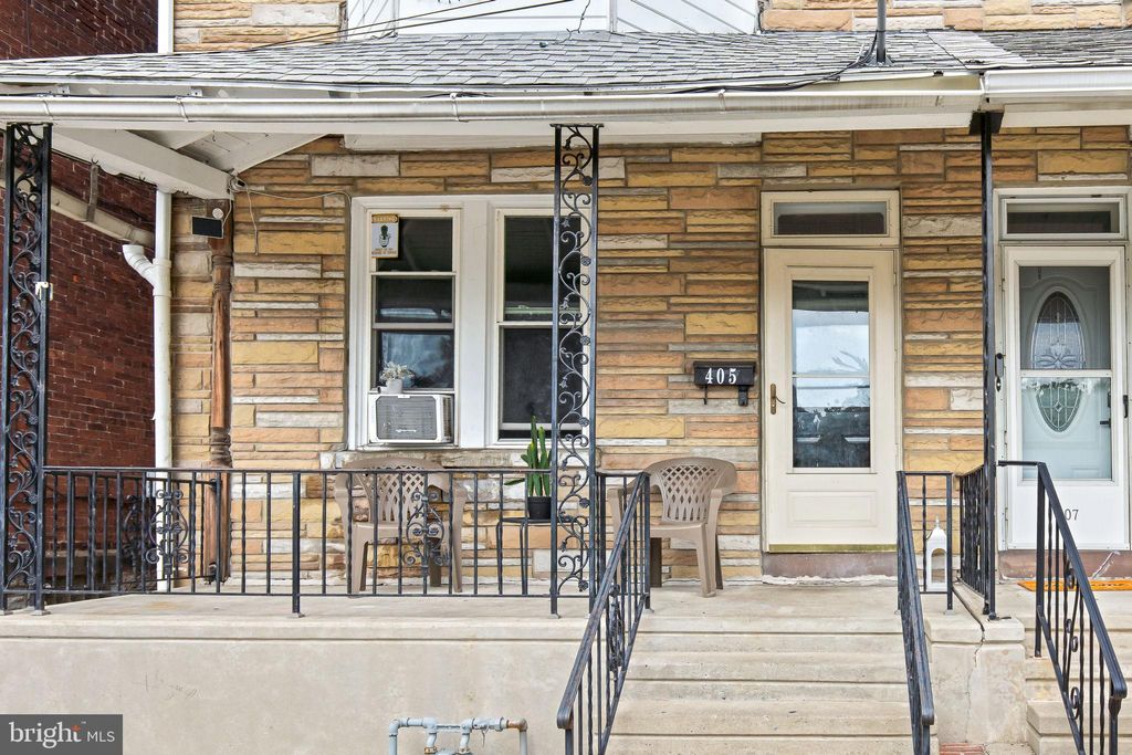 Photo of 405 Poplar Street, Columbia, PA 17512 (MLS # PALA2047118)