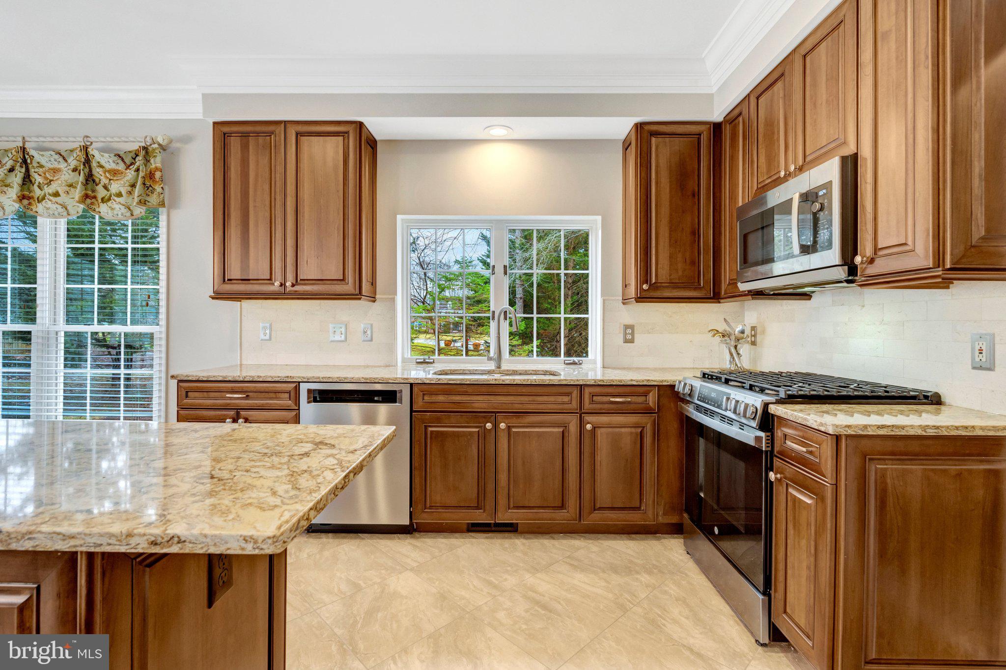 OAKS AT CROSSPOINTE - Residential