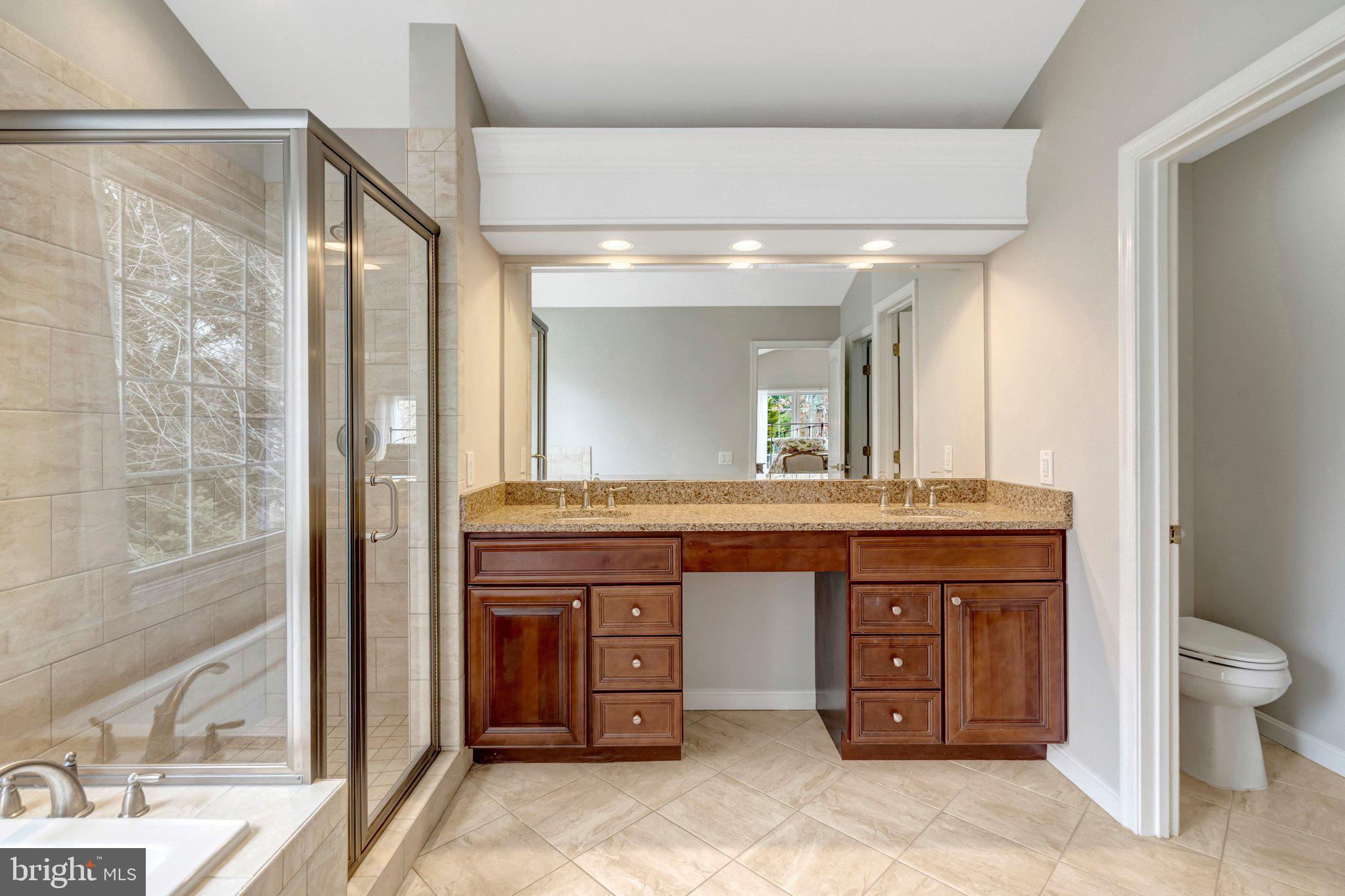 OAKS AT CROSSPOINTE - Residential