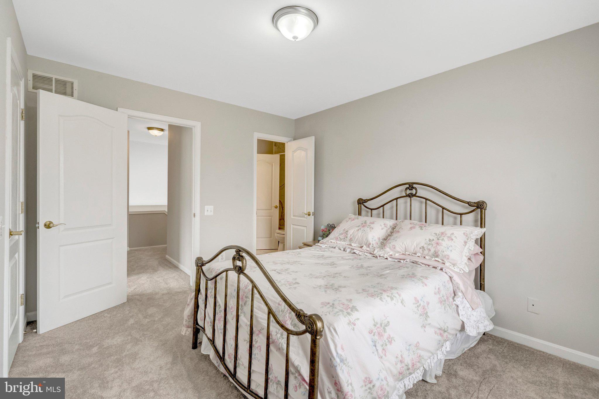 OAKS AT CROSSPOINTE - Residential