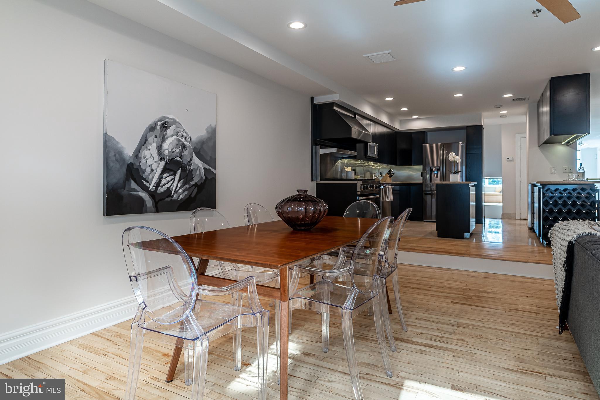 QUEEN VILLAGE - Residential