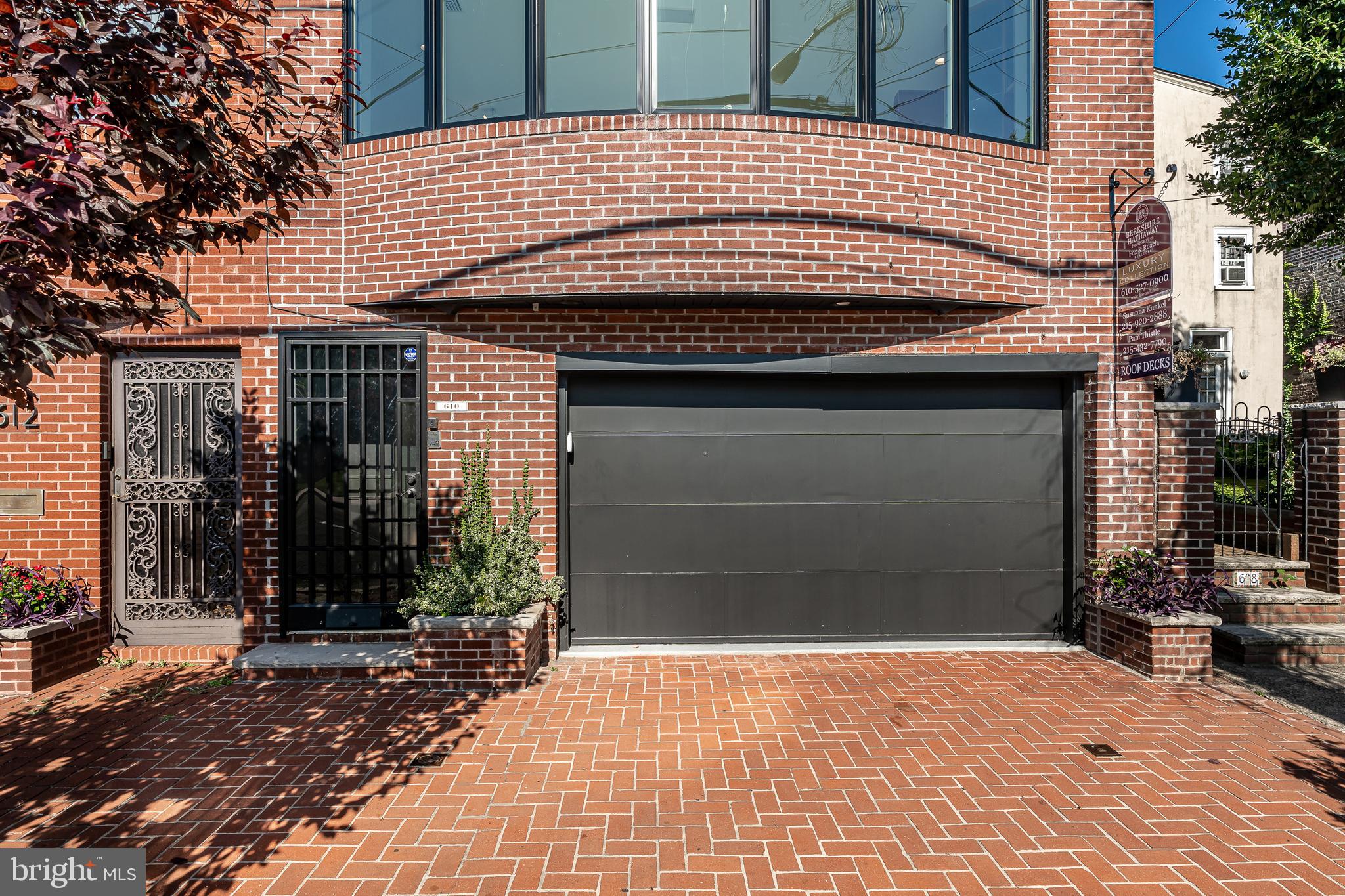 QUEEN VILLAGE - Residential