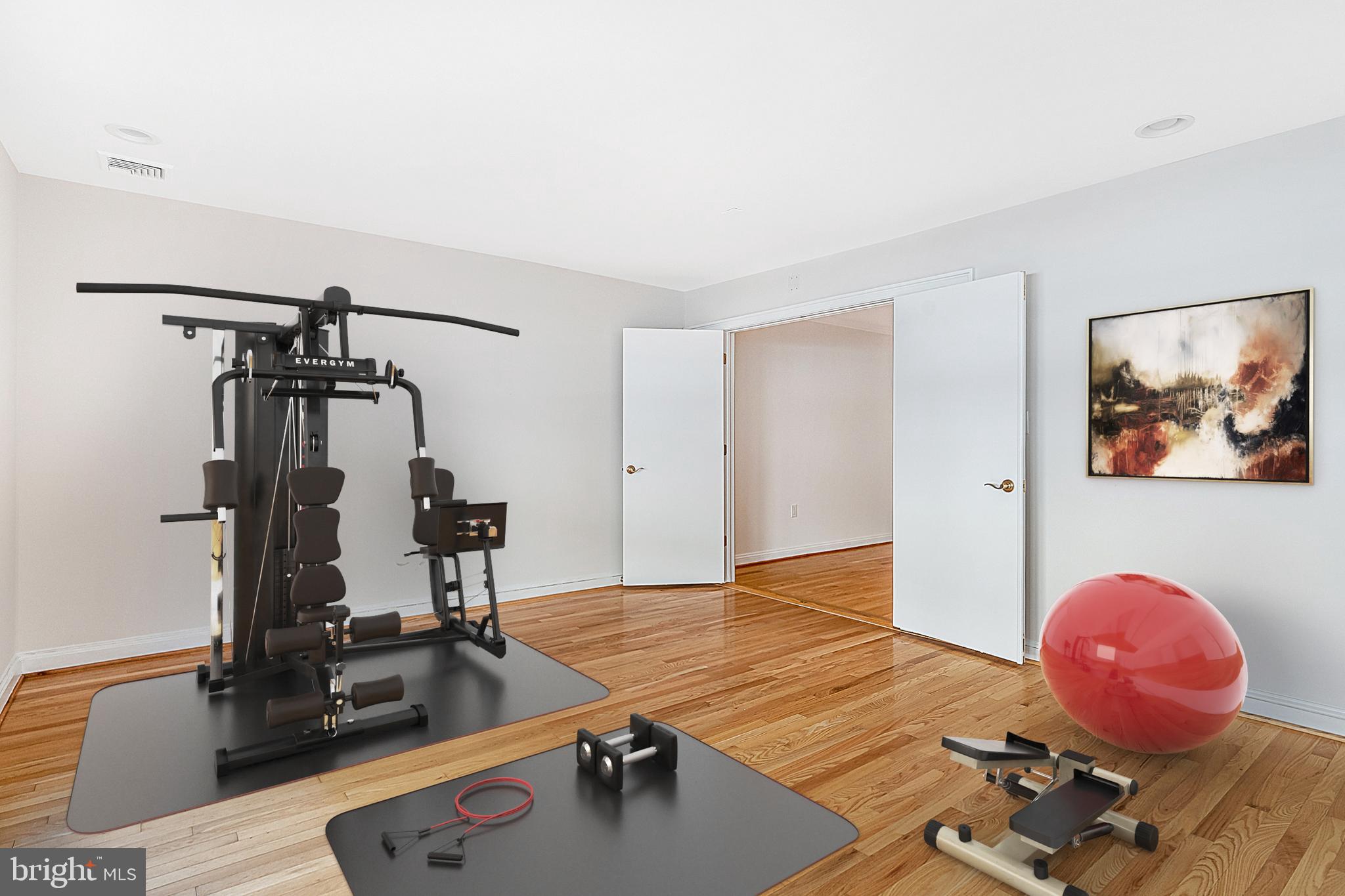 QUEEN VILLAGE - Residential