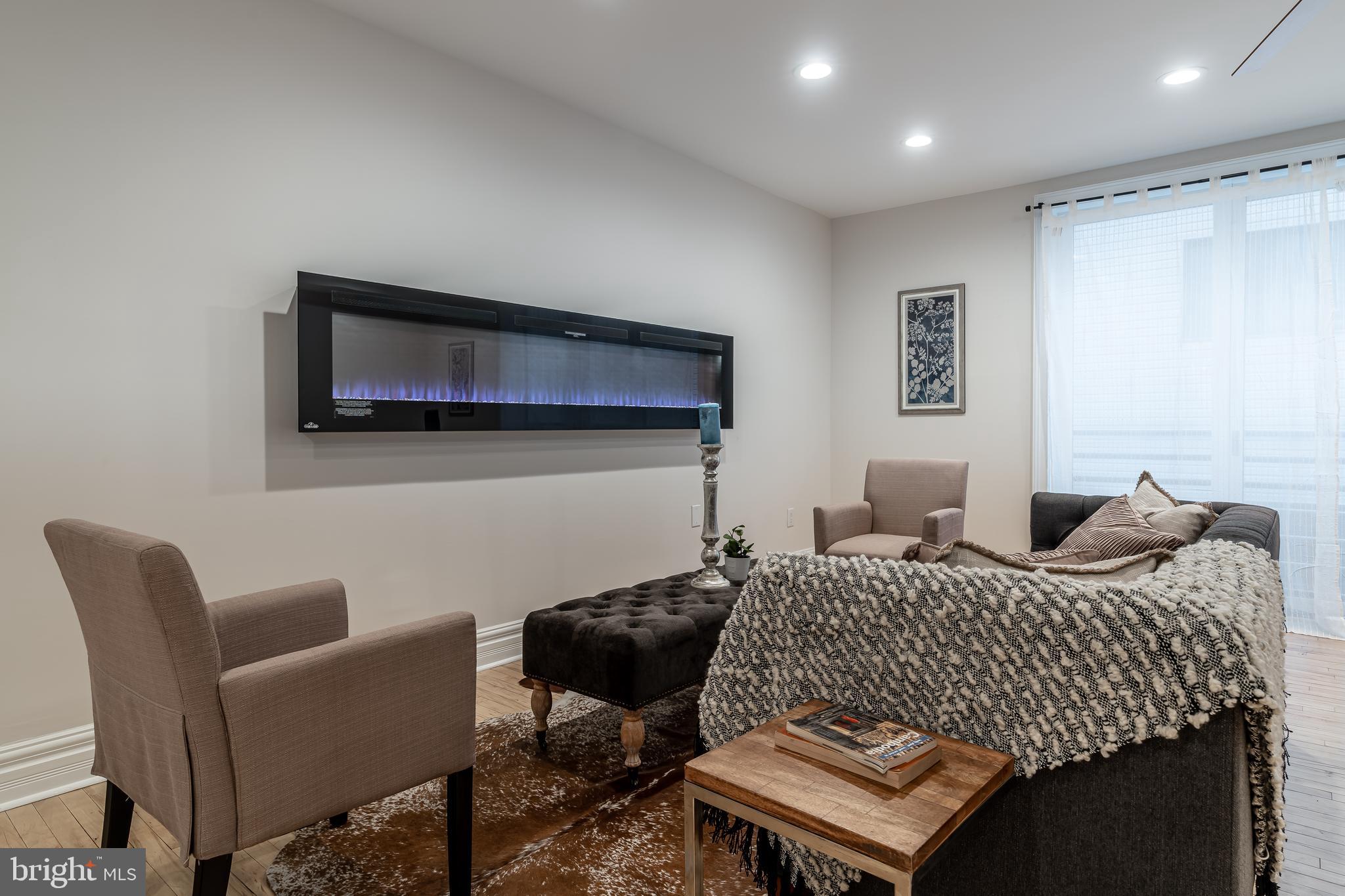 QUEEN VILLAGE - Residential