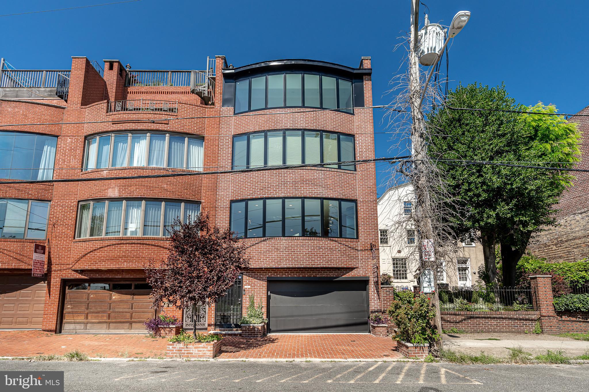 QUEEN VILLAGE - Residential