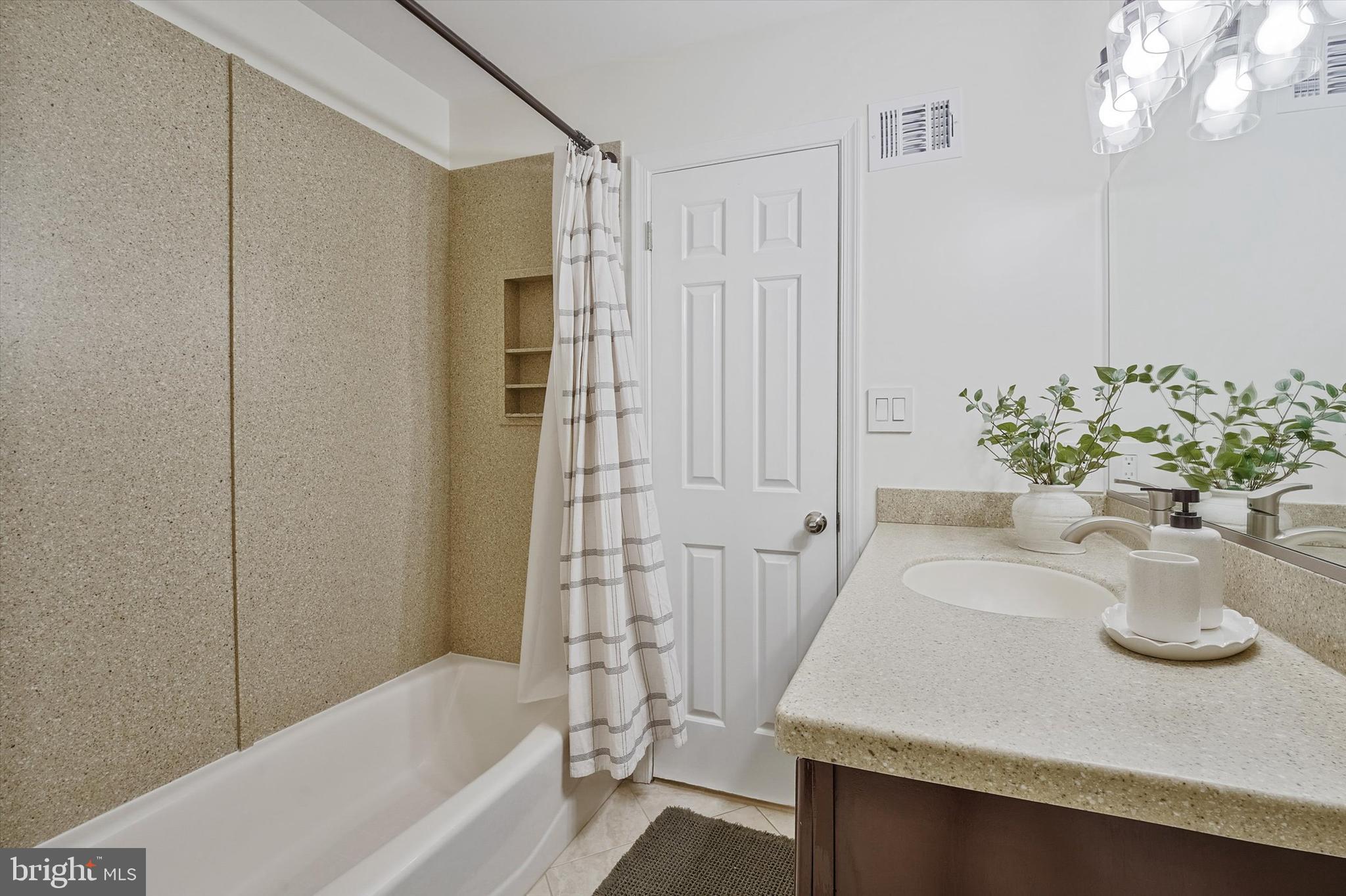 OAKBROOK - Residential