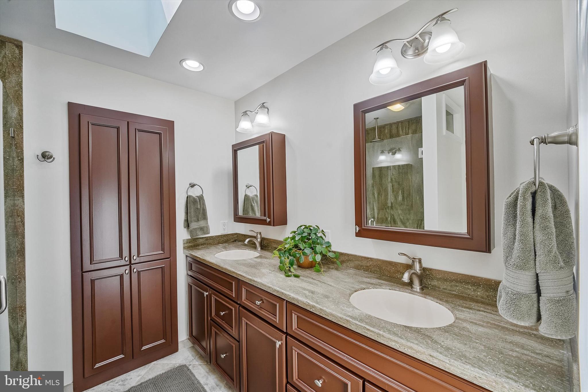 OAKBROOK - Residential