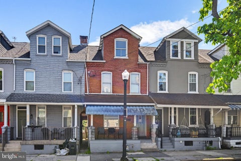 Townhouse For Sale - 715 N Queen Street<br/> LANCASTER, PA 17603