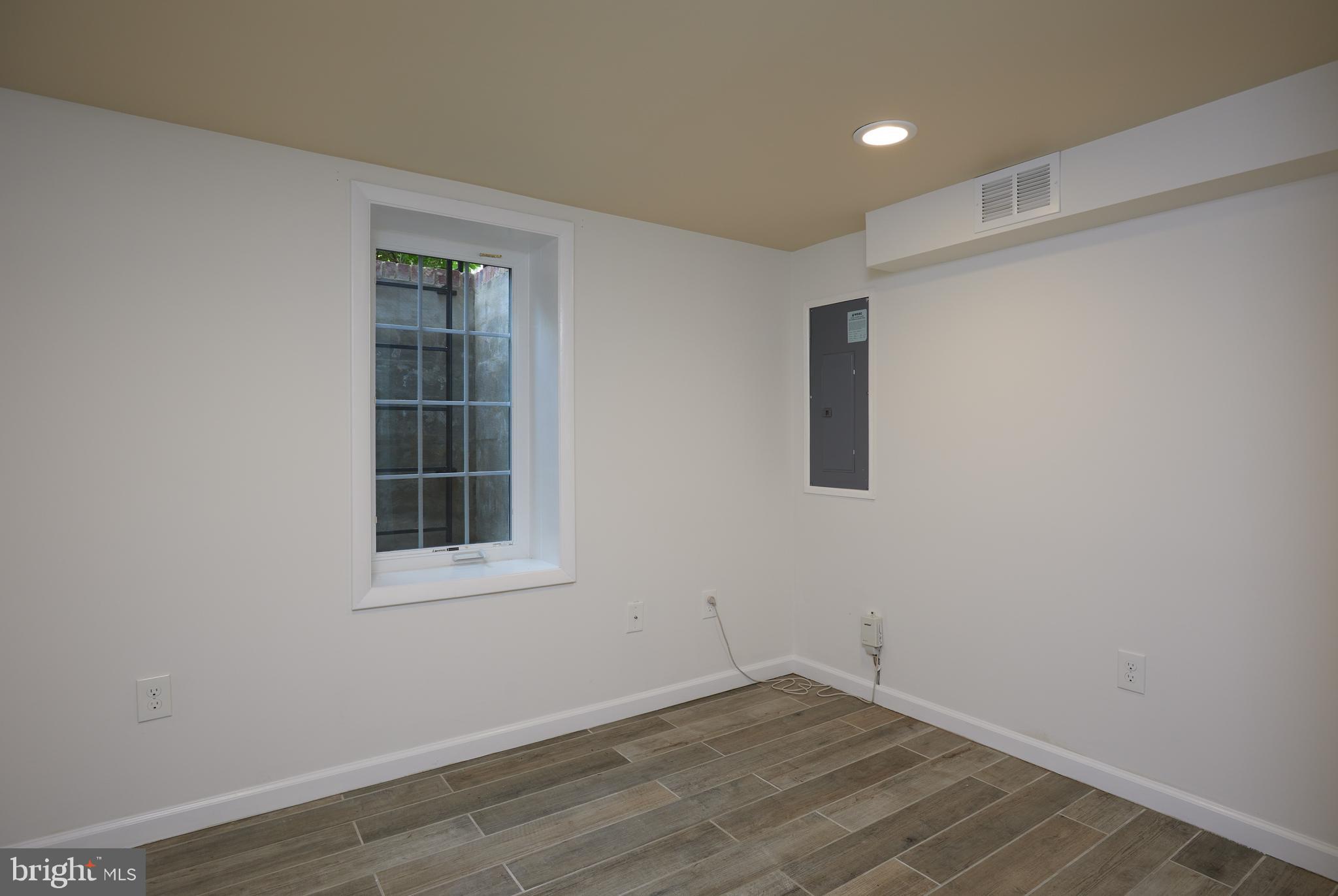 GLENBROOK KNOLLS - Residential