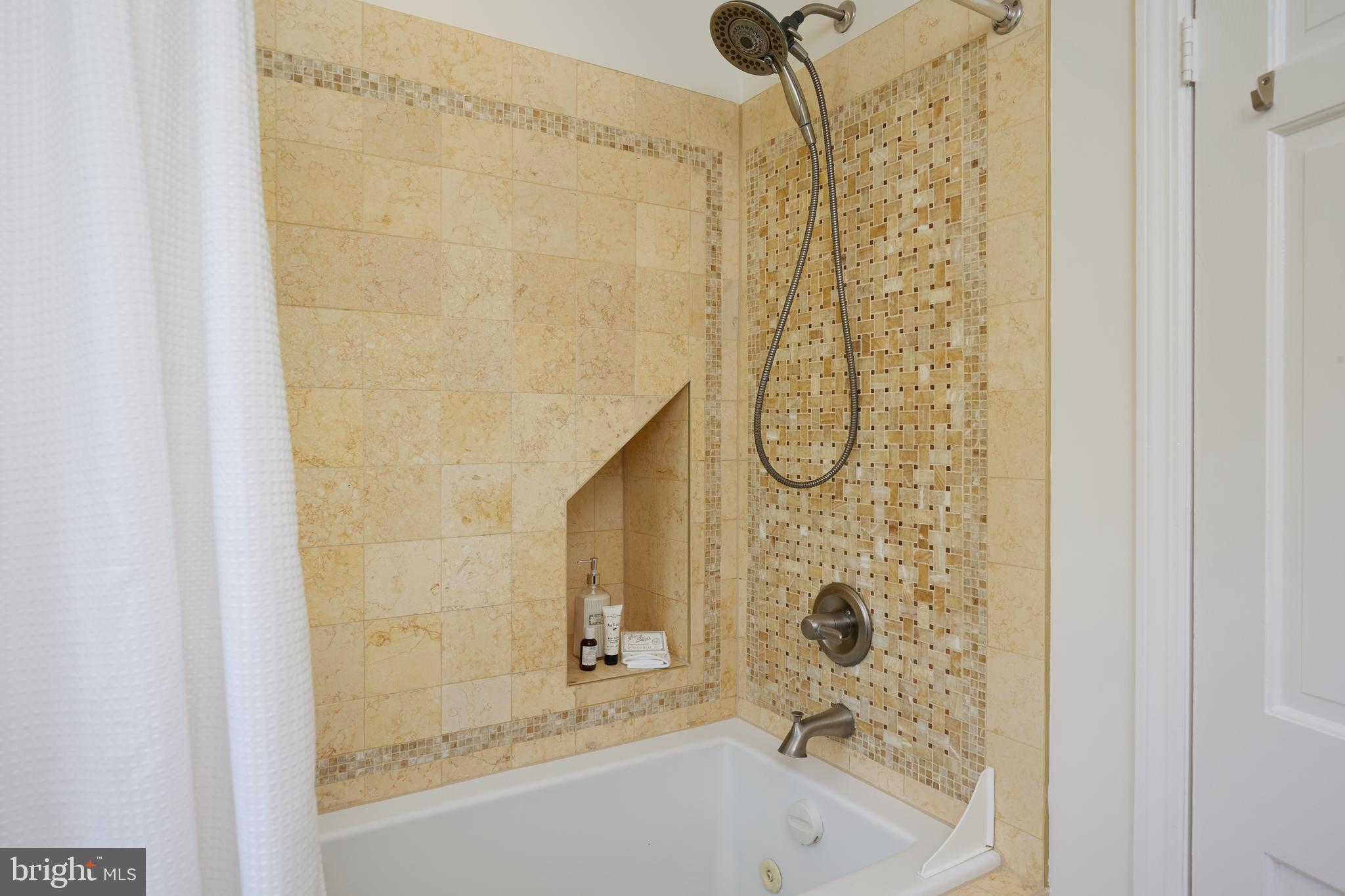 GLENBROOK KNOLLS - Residential