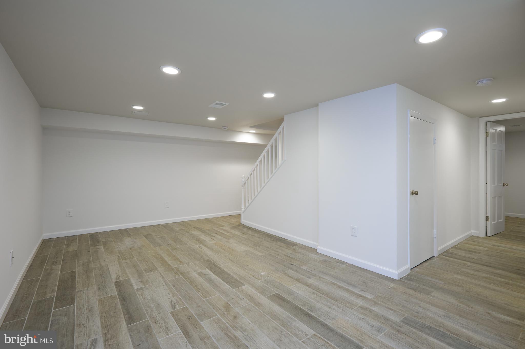 GLENBROOK KNOLLS - Residential