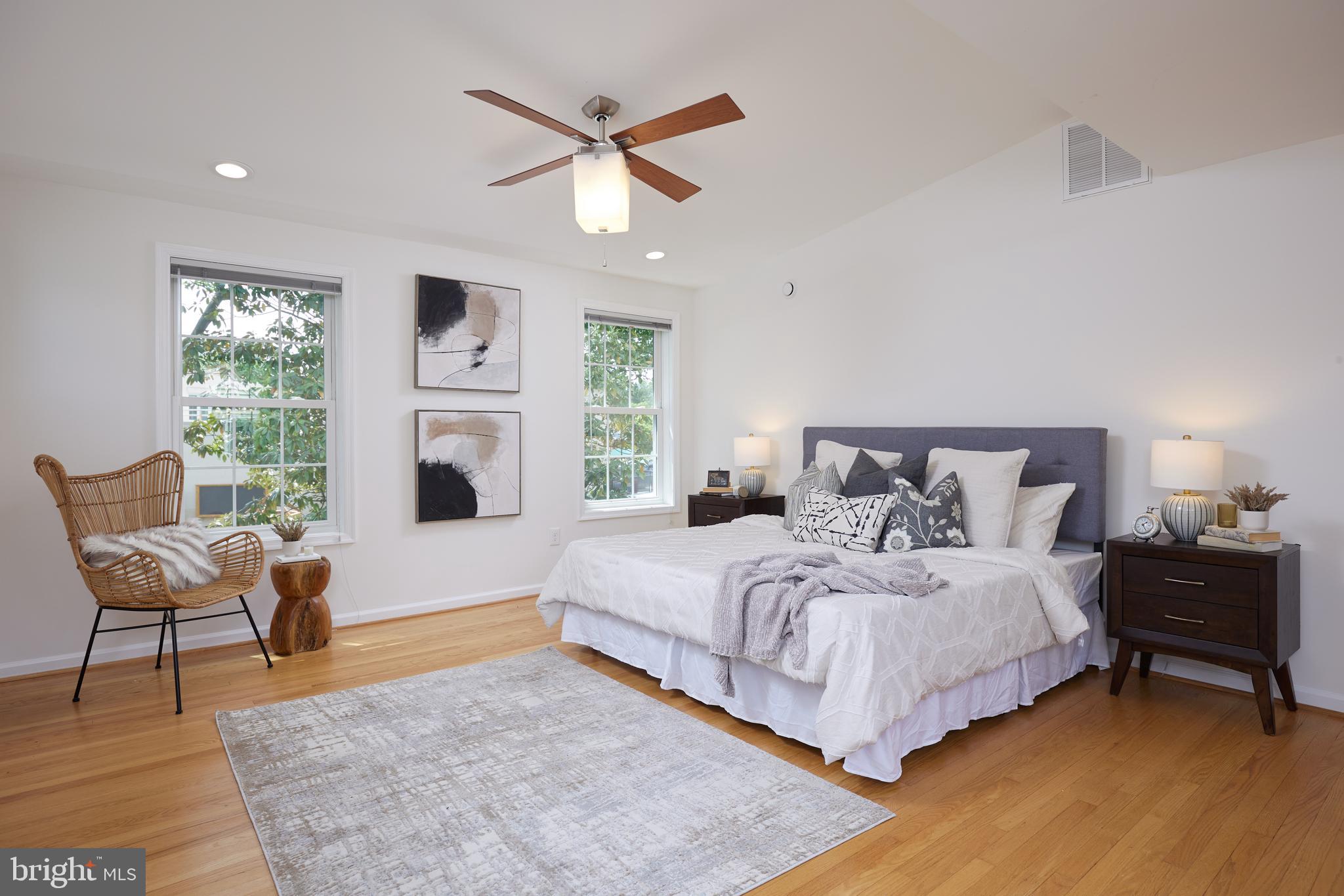 GLENBROOK KNOLLS - Residential