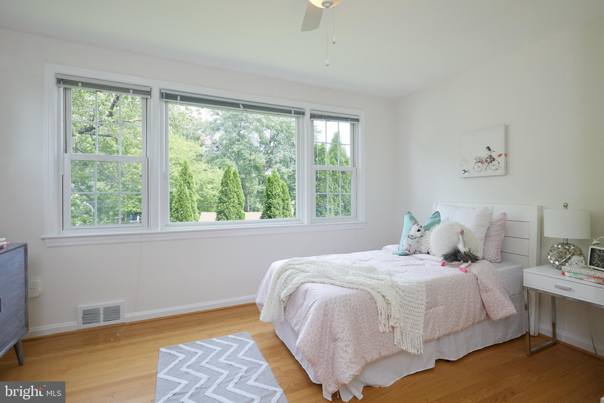 GLENBROOK KNOLLS - Residential