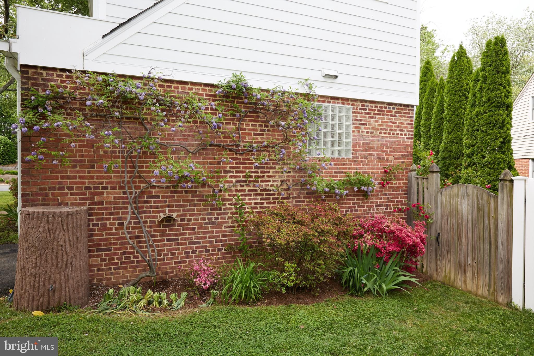 GLENBROOK KNOLLS - Residential