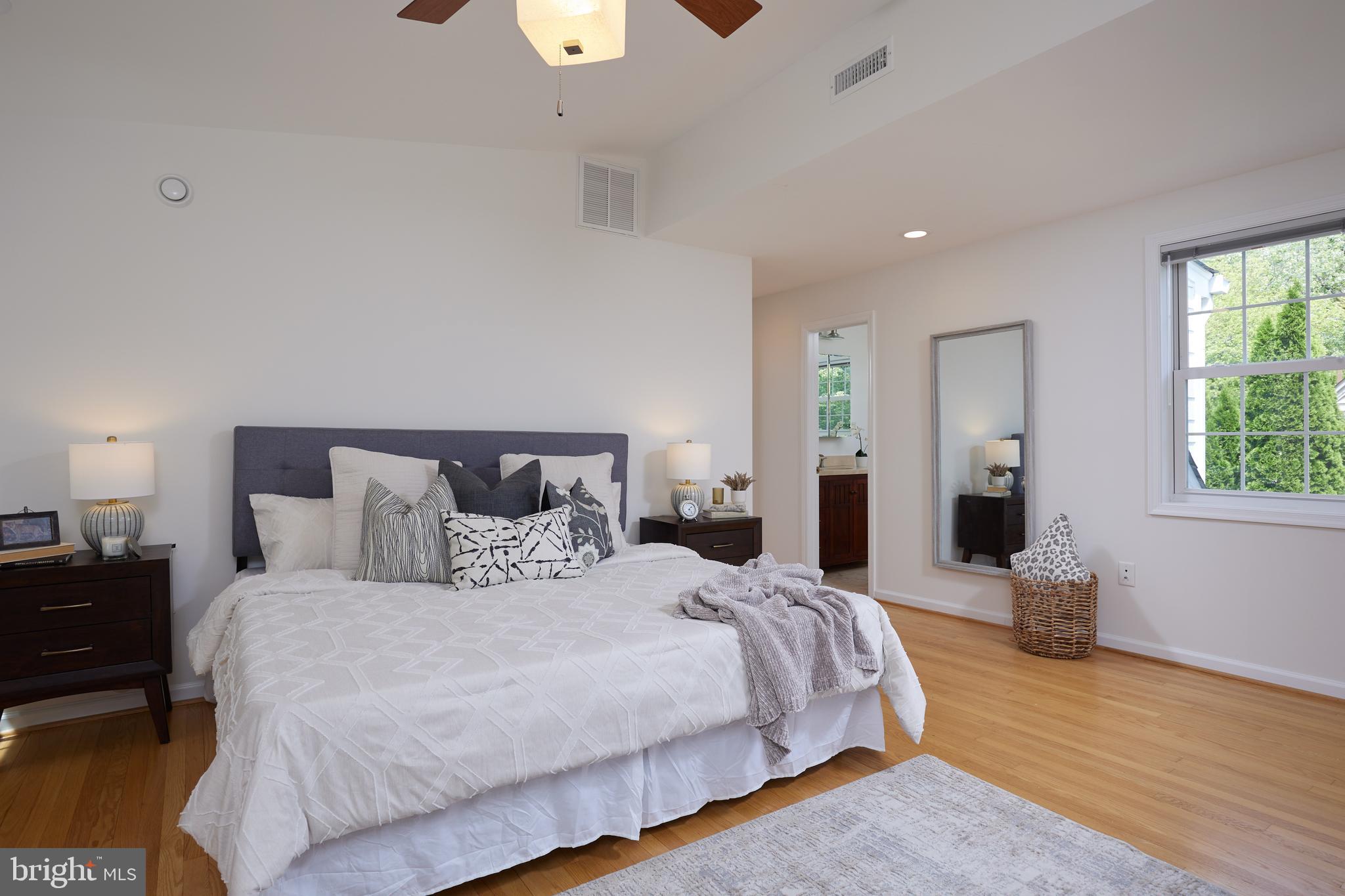 GLENBROOK KNOLLS - Residential