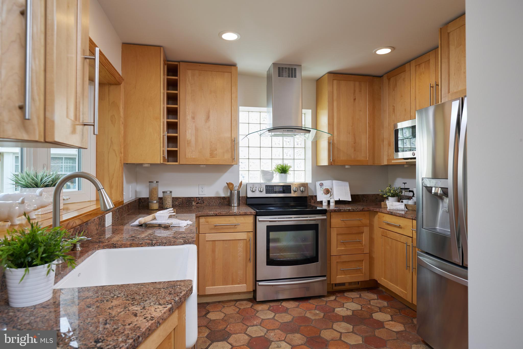 GLENBROOK KNOLLS - Residential