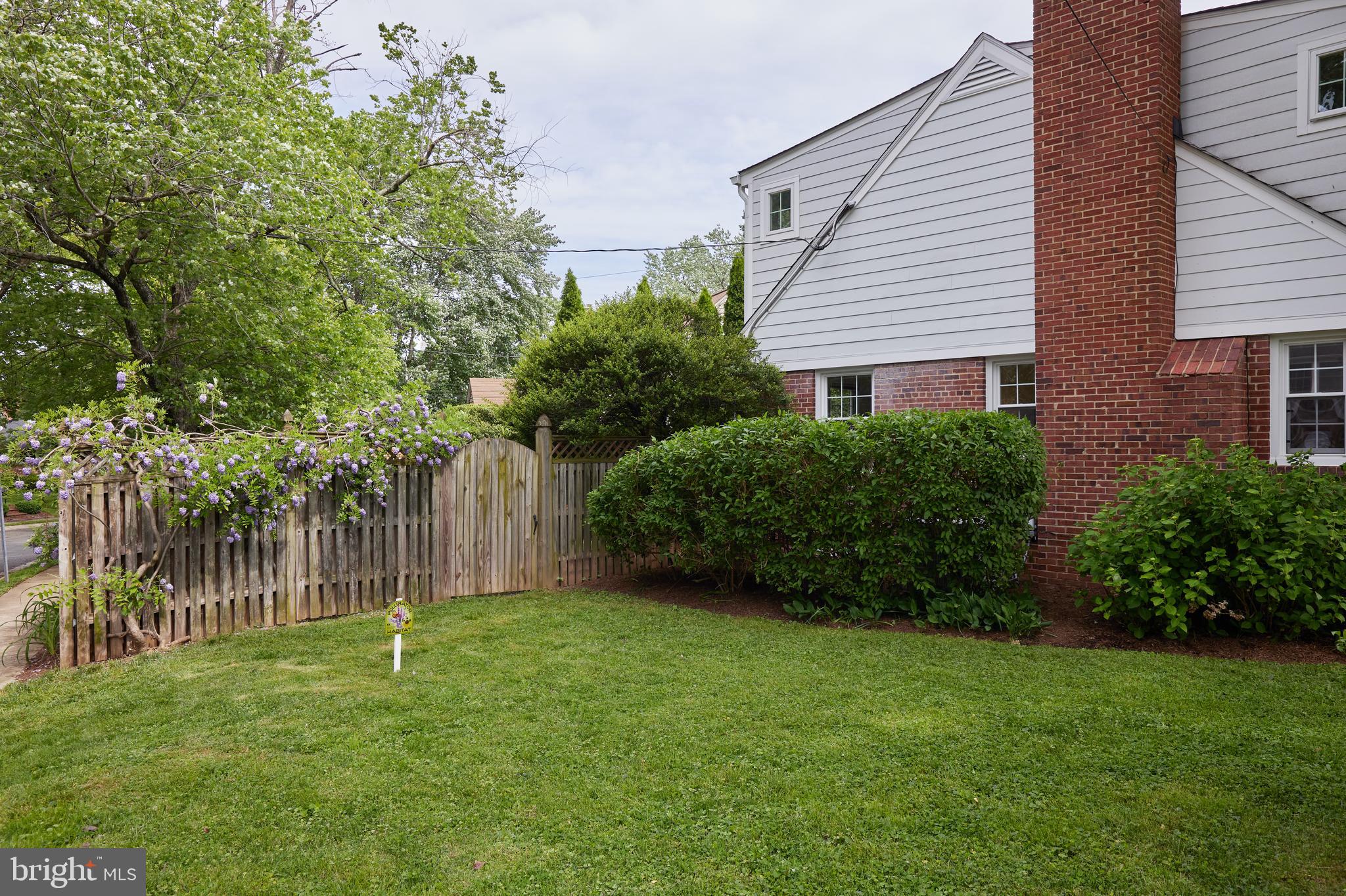 GLENBROOK KNOLLS - Residential