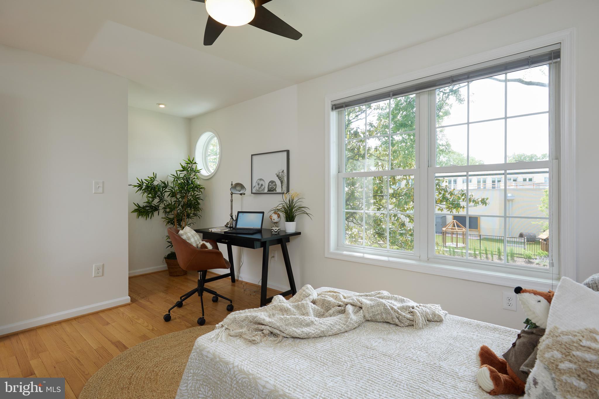 GLENBROOK KNOLLS - Residential