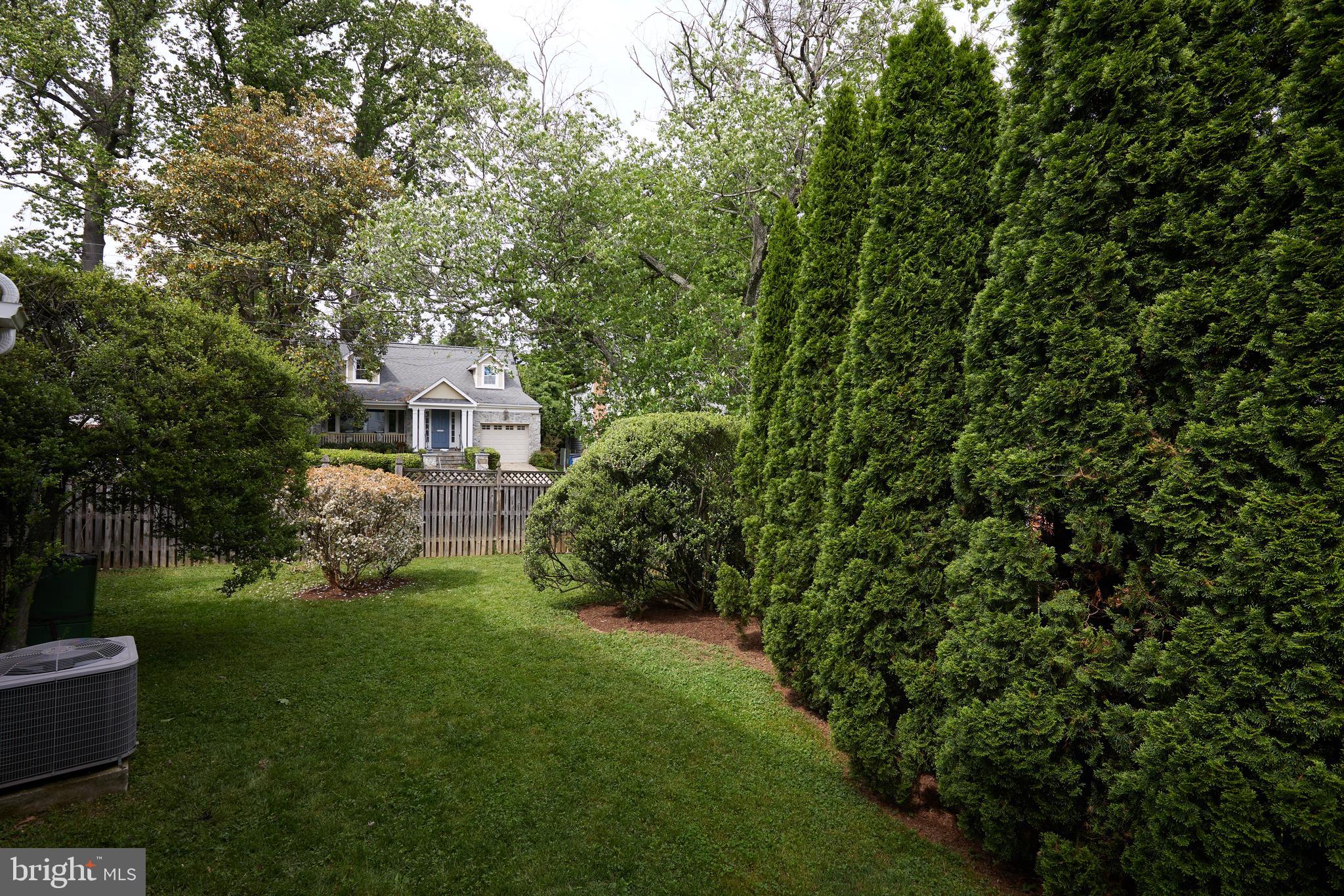 GLENBROOK KNOLLS - Residential