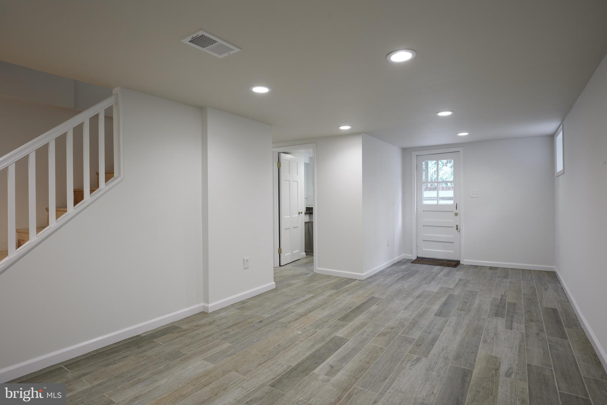 GLENBROOK KNOLLS - Residential