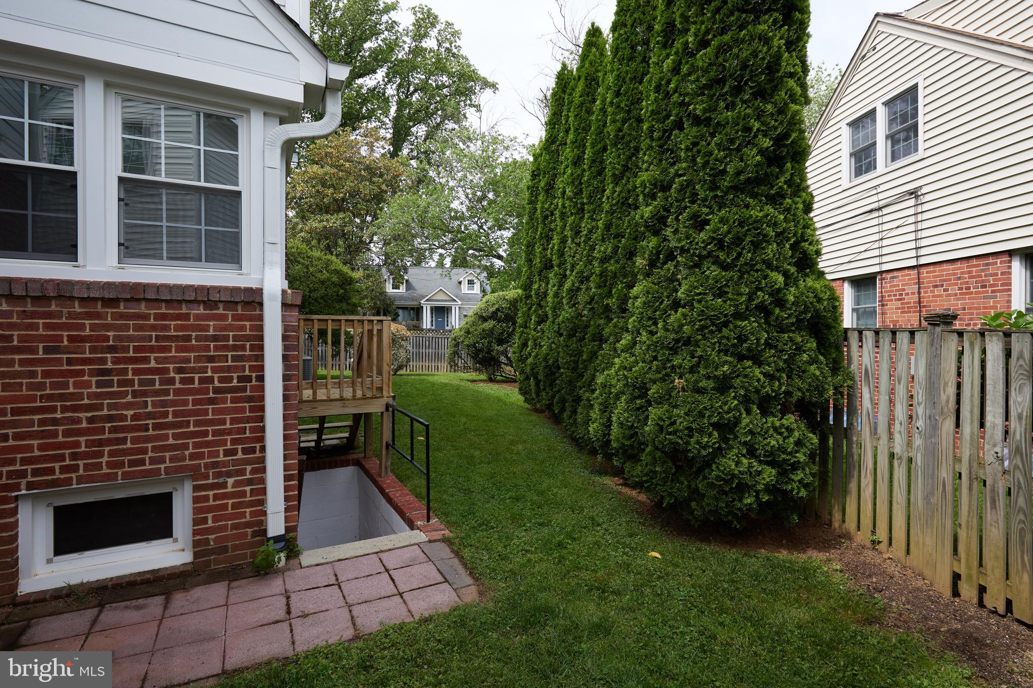 GLENBROOK KNOLLS - Residential