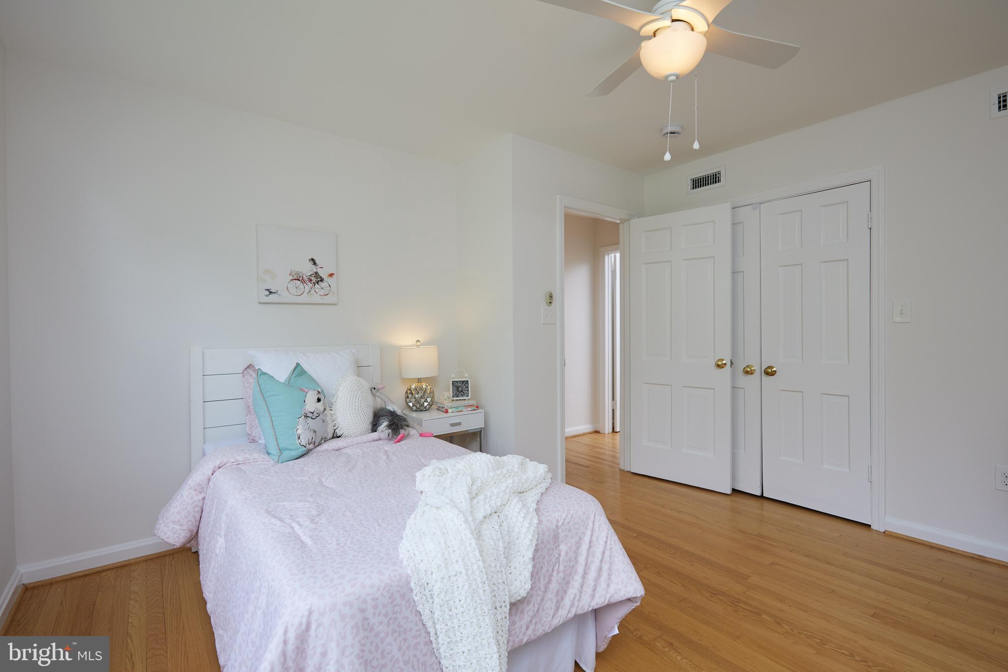 GLENBROOK KNOLLS - Residential