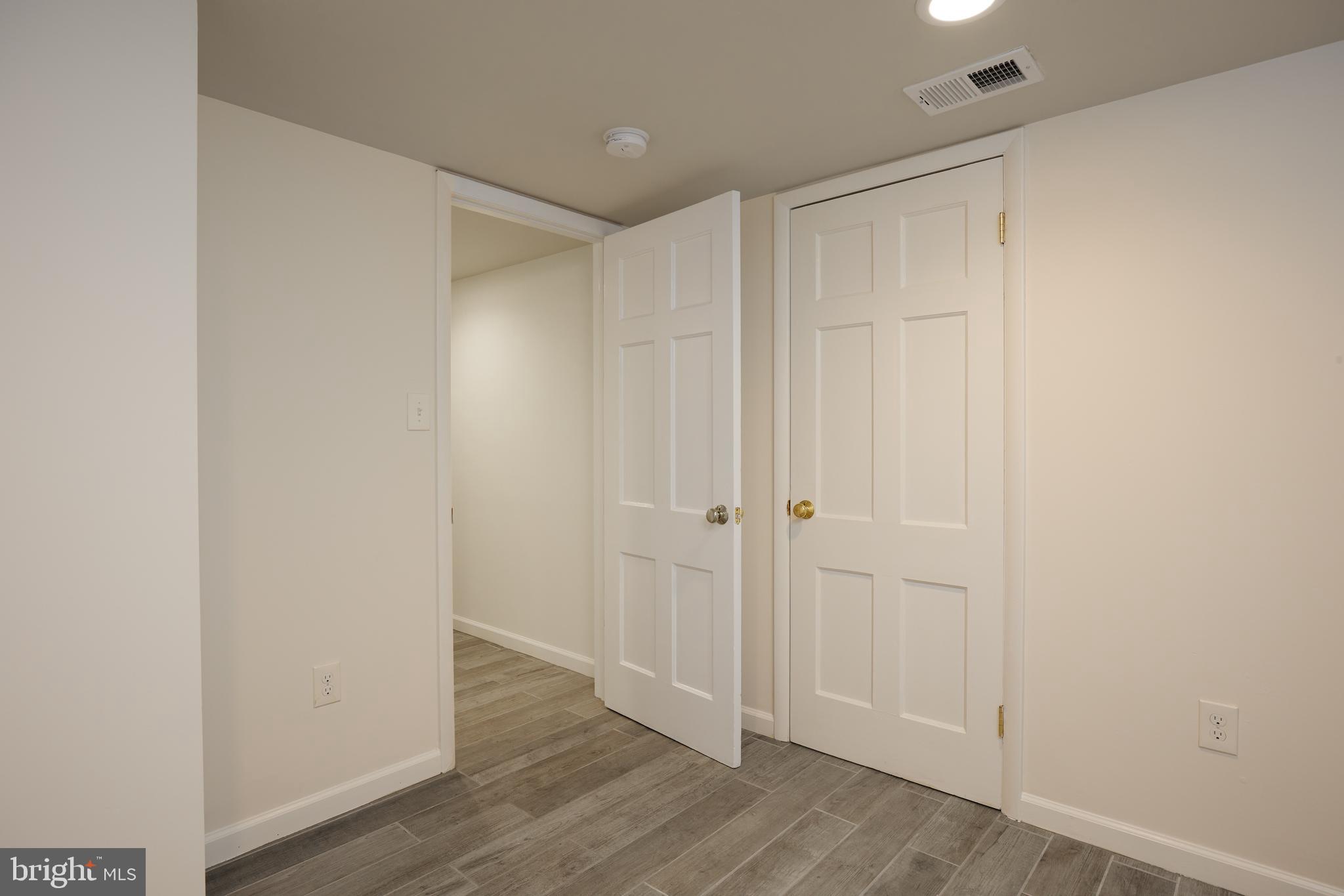 GLENBROOK KNOLLS - Residential