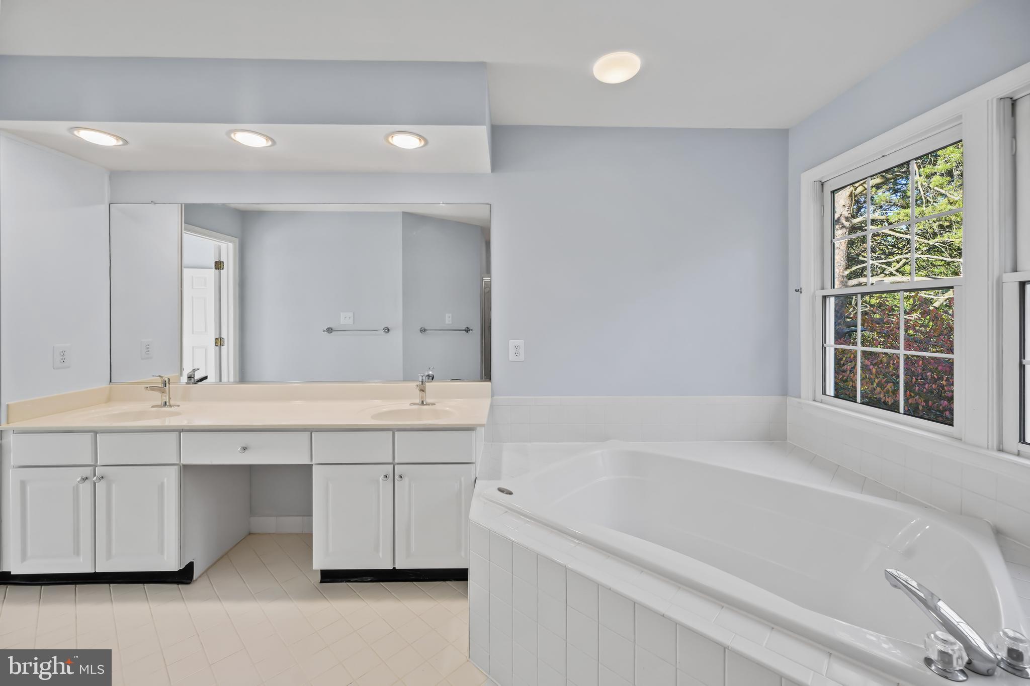 MONROE MANOR - Residential