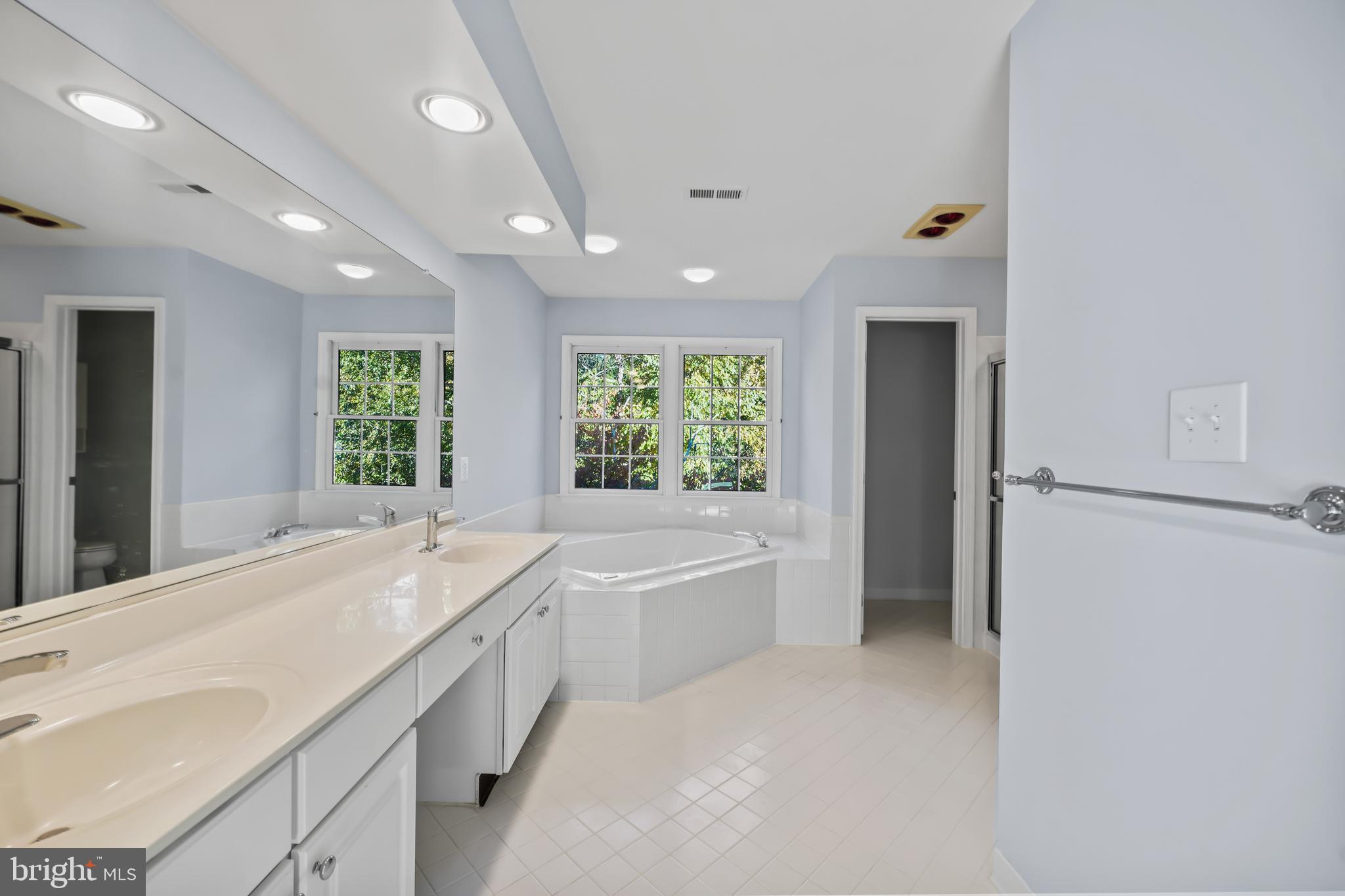 MONROE MANOR - Residential