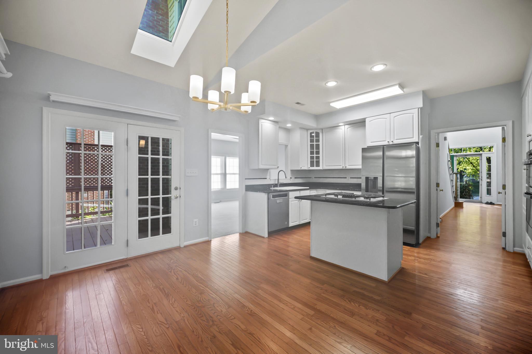 MONROE MANOR - Residential