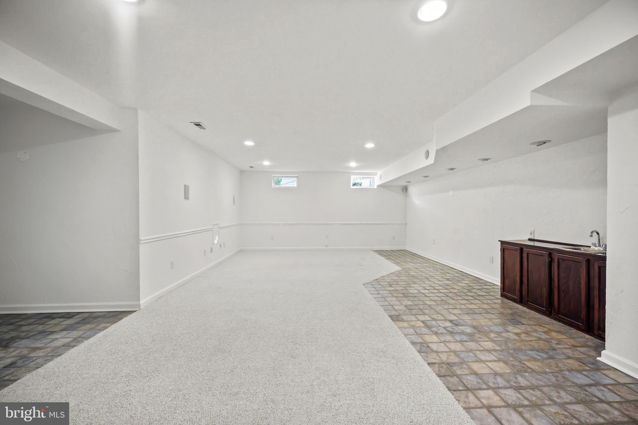 MONROE MANOR - Residential