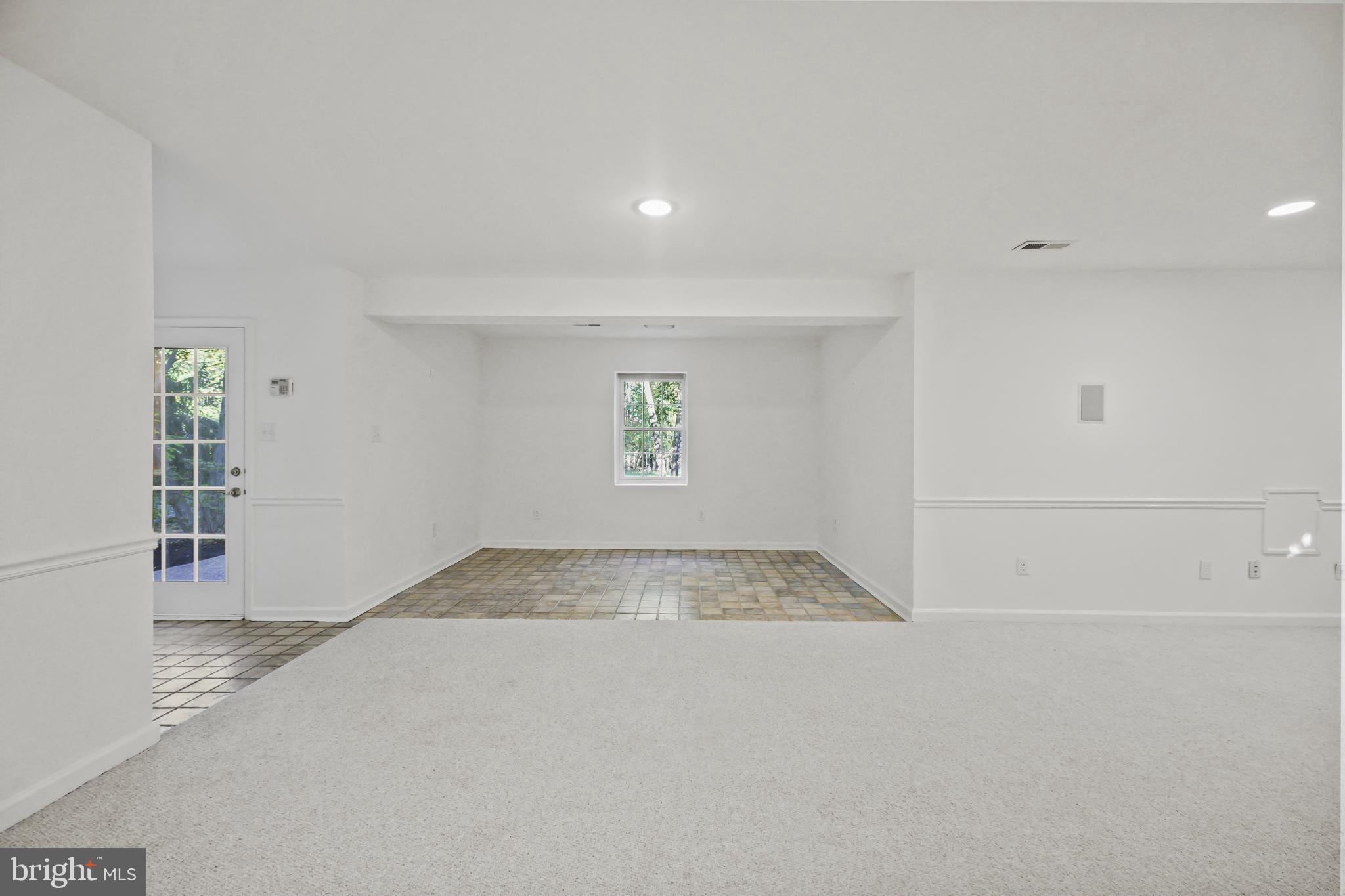 MONROE MANOR - Residential