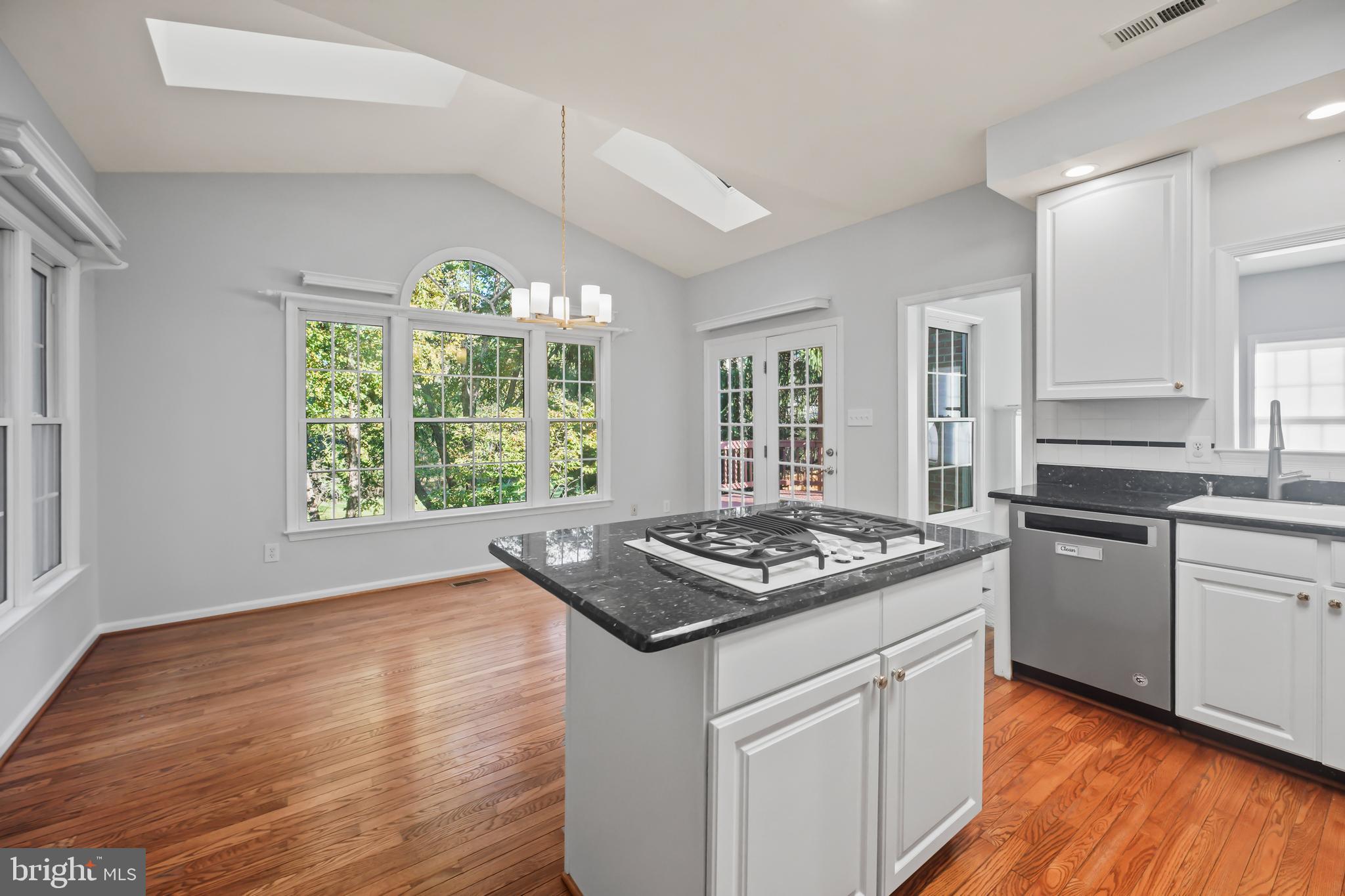 MONROE MANOR - Residential