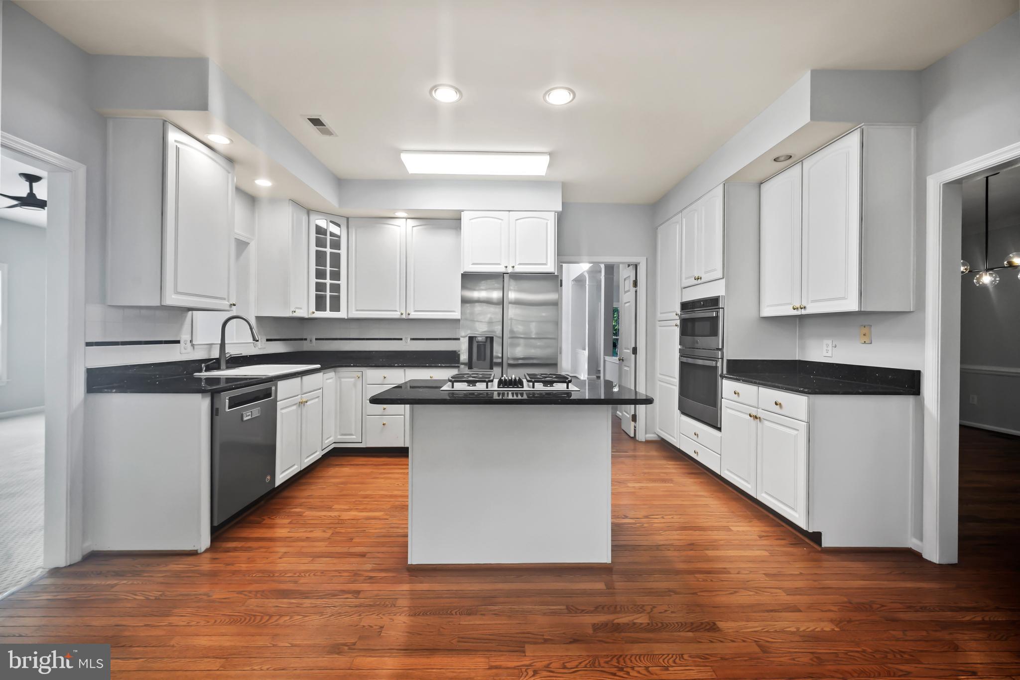 MONROE MANOR - Residential