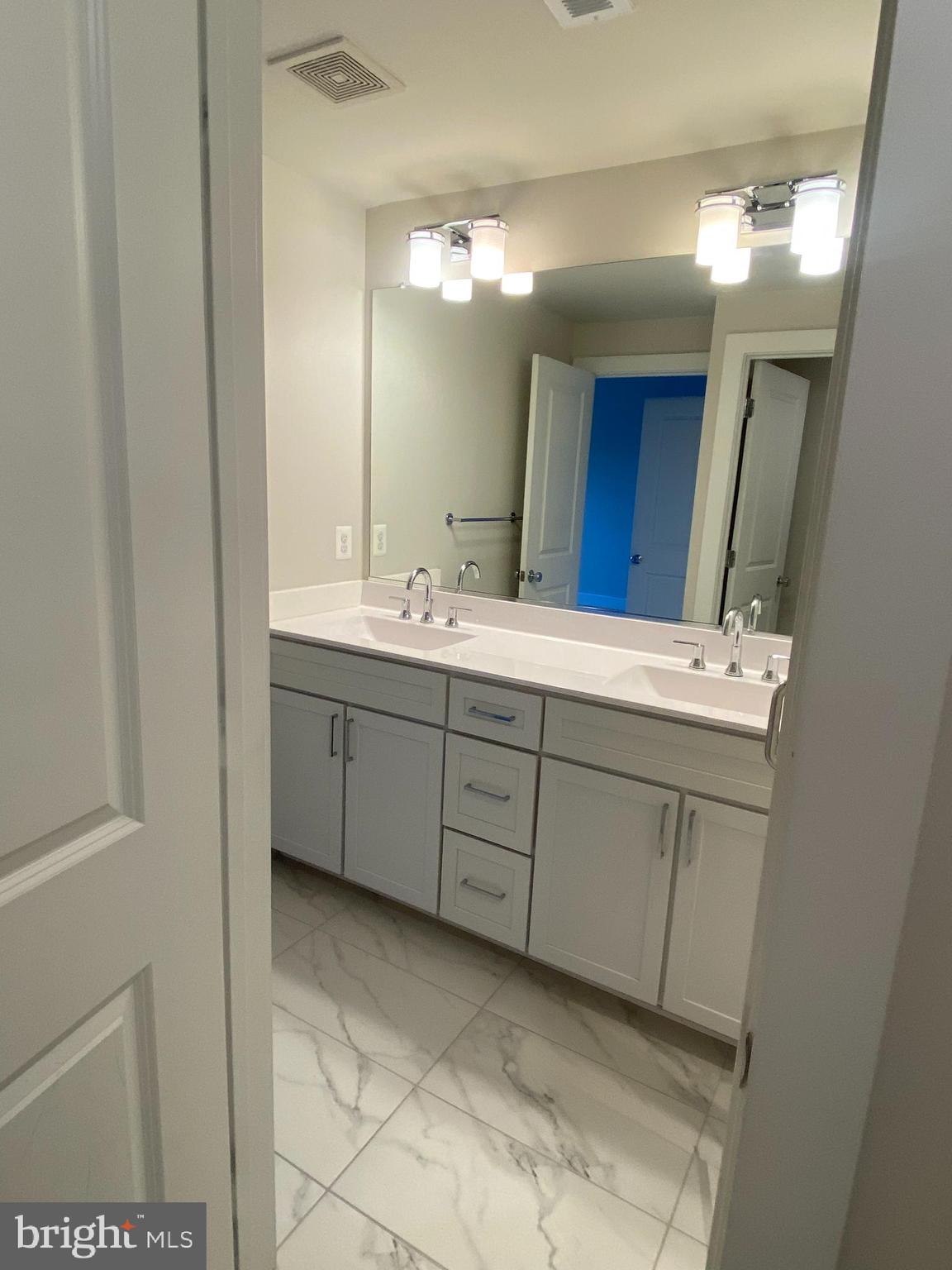 THE RETREAT AT WESTFIELDS - Residential