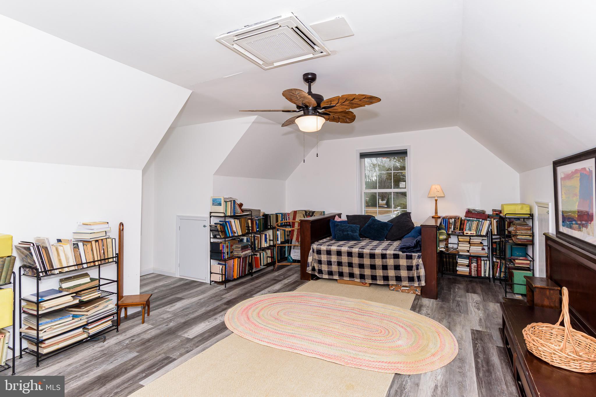 ARCADIA VILLAGE - Residential