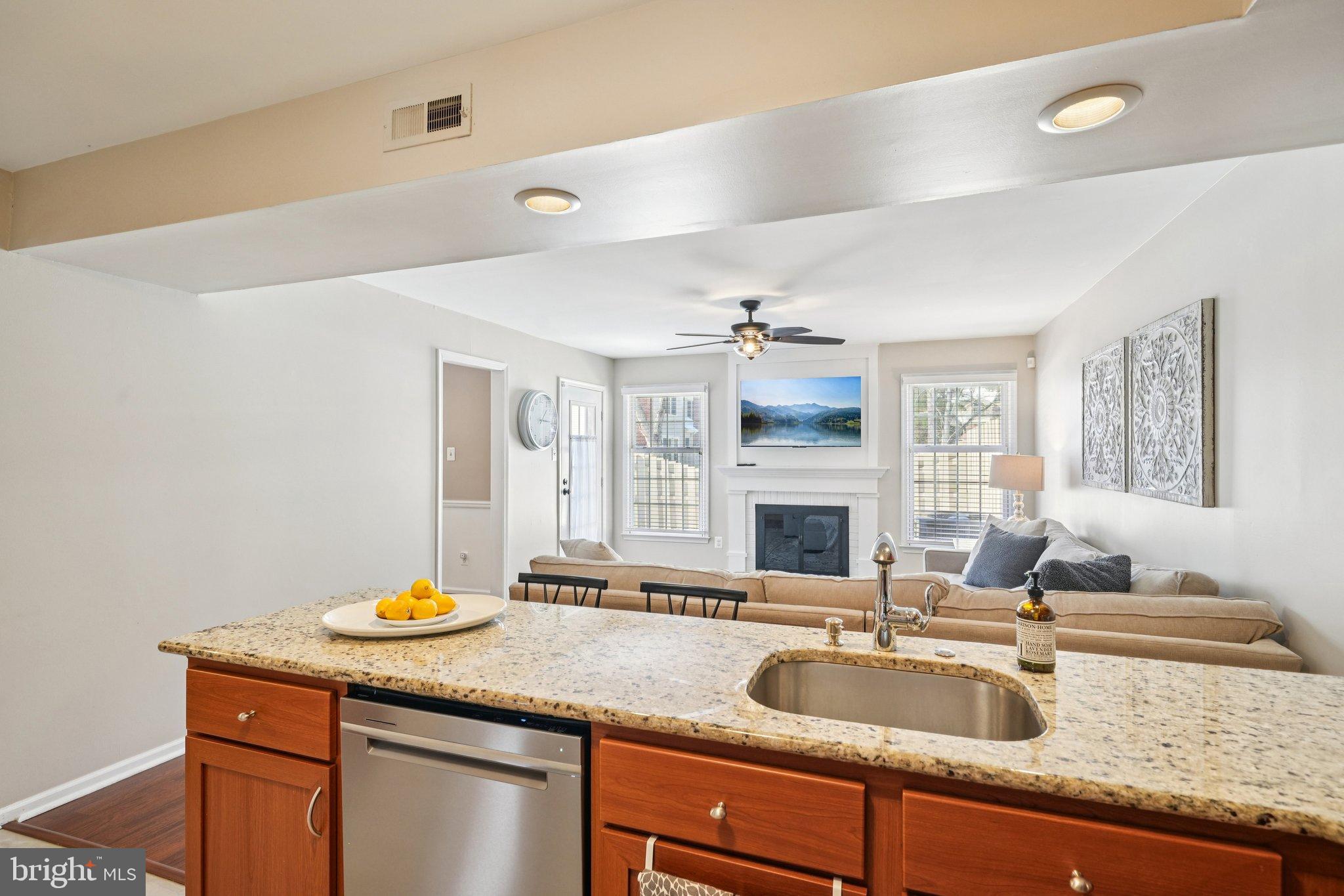 GWYNEDD HUNT - Residential