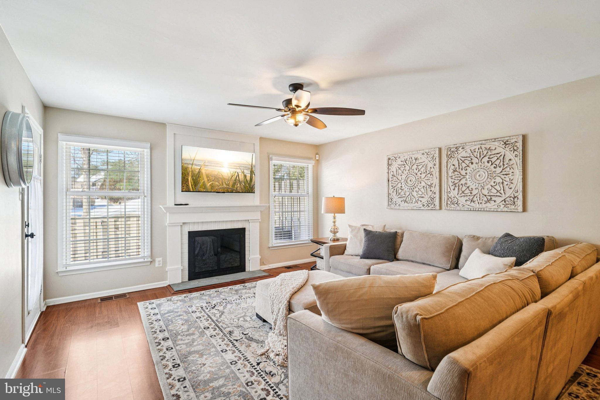 GWYNEDD HUNT - Residential