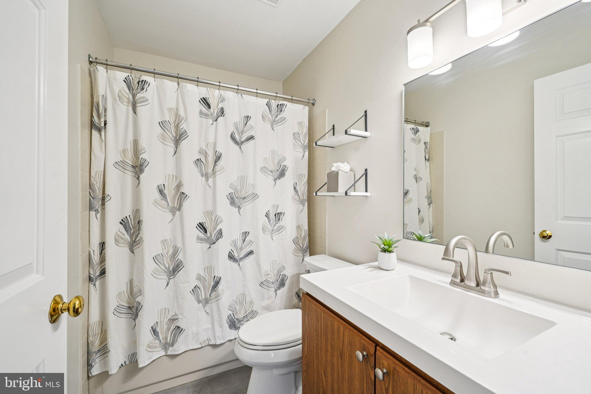 GWYNEDD HUNT - Residential