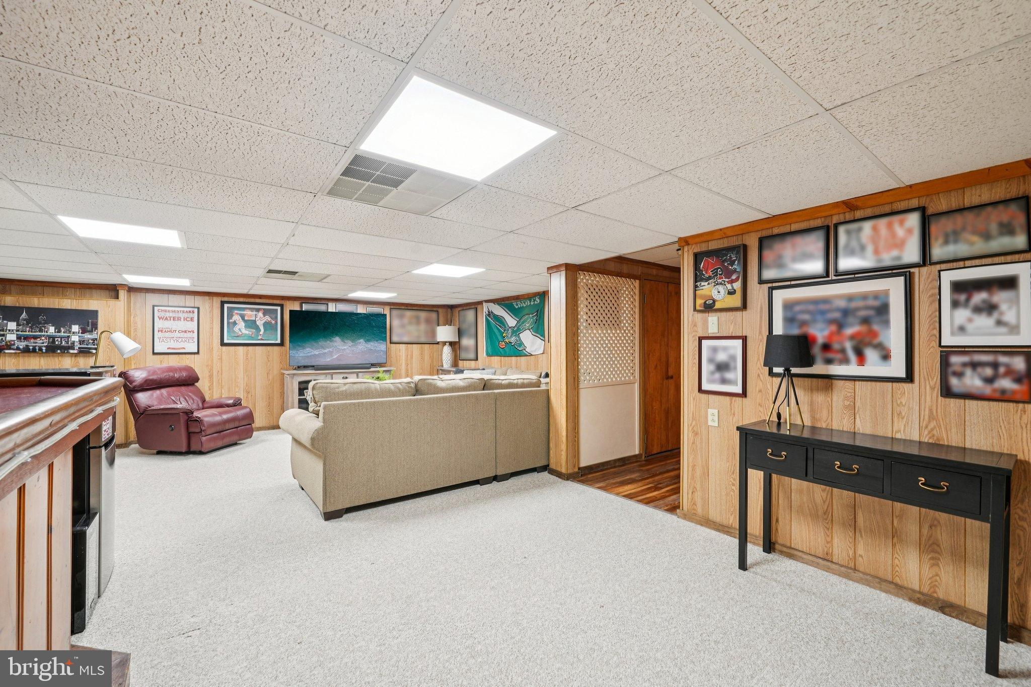 GWYNEDD HUNT - Residential