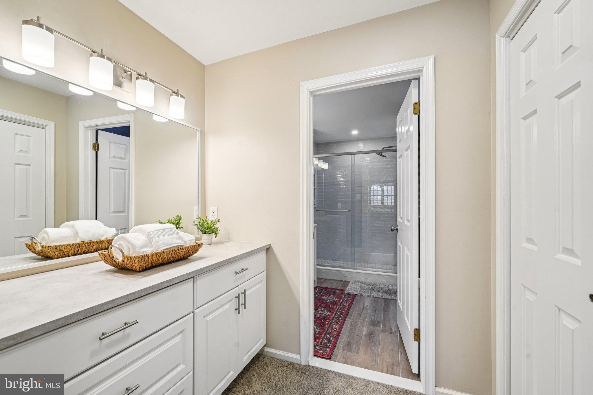 GWYNEDD HUNT - Residential