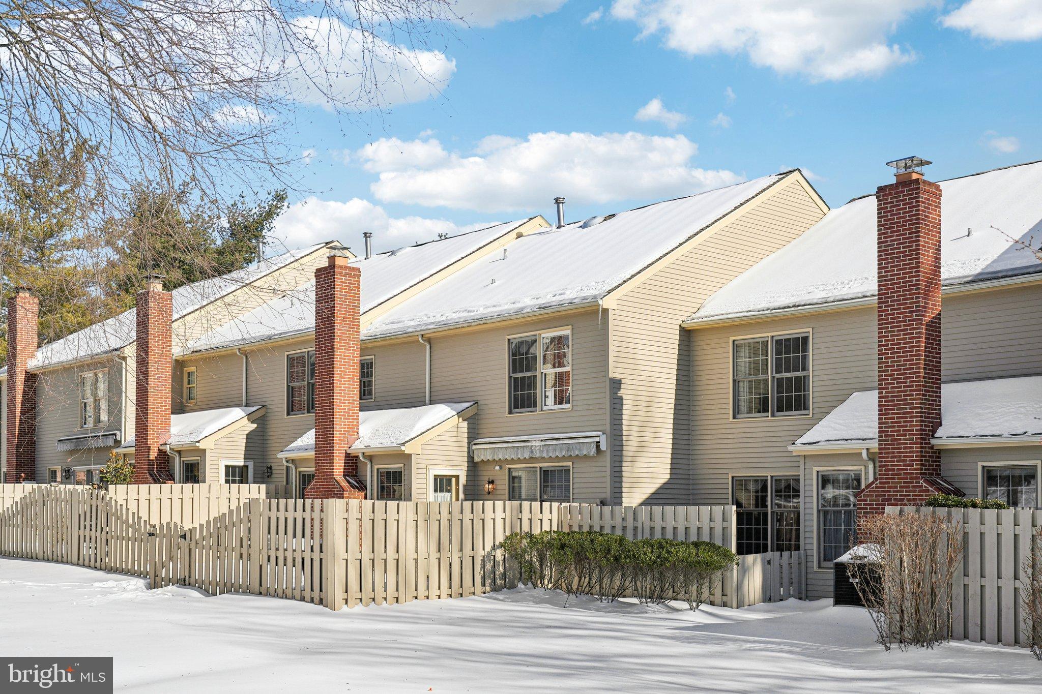 GWYNEDD HUNT - Residential